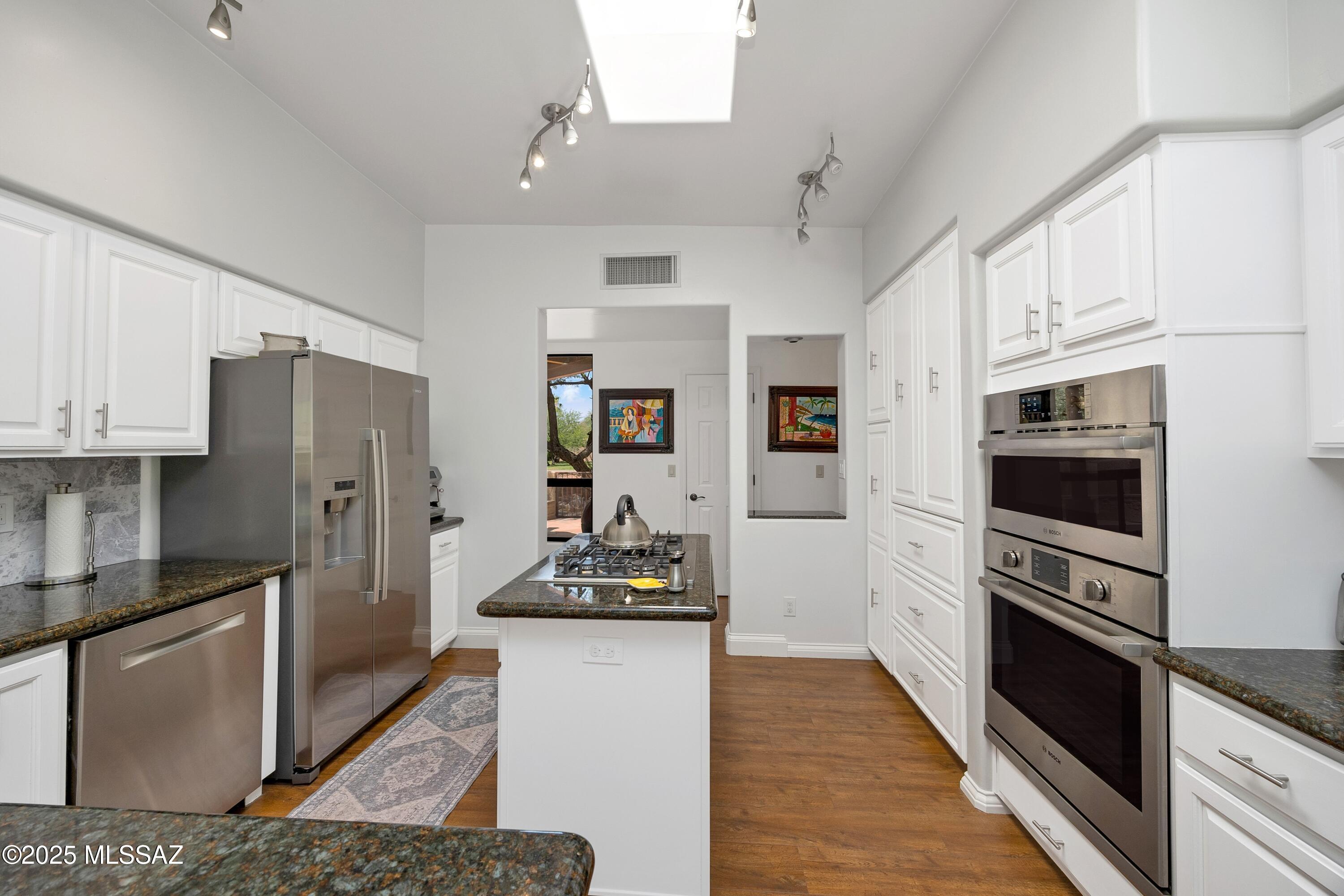 12017 E Claim Jumper Square