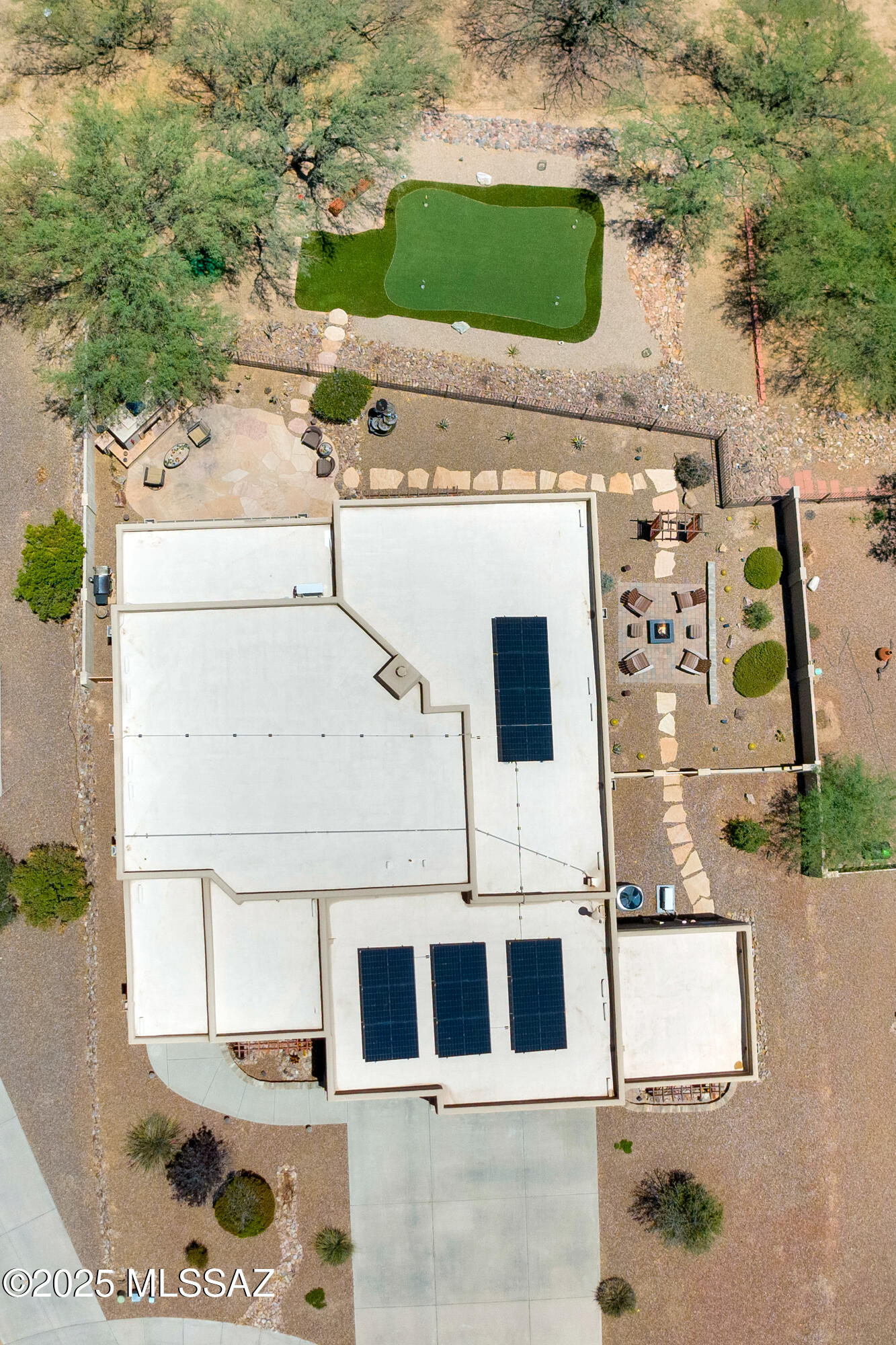 2466 N Wrens Nest Place