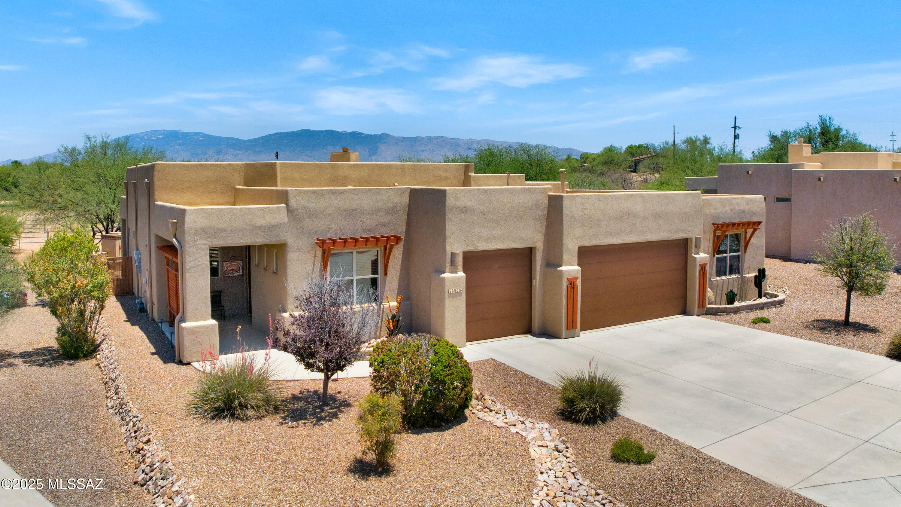 2466 N Wrens Nest Place