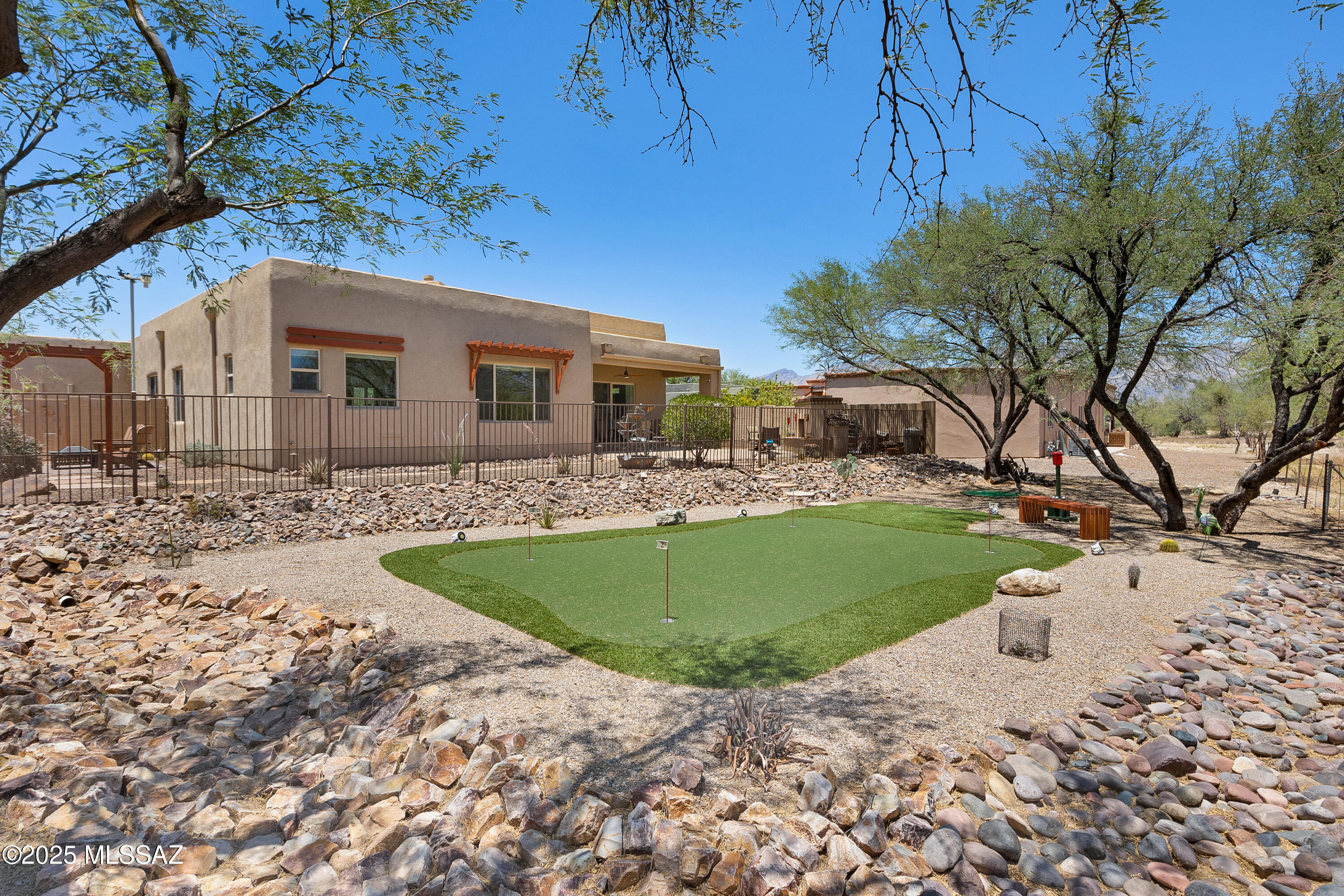 2466 N Wrens Nest Place