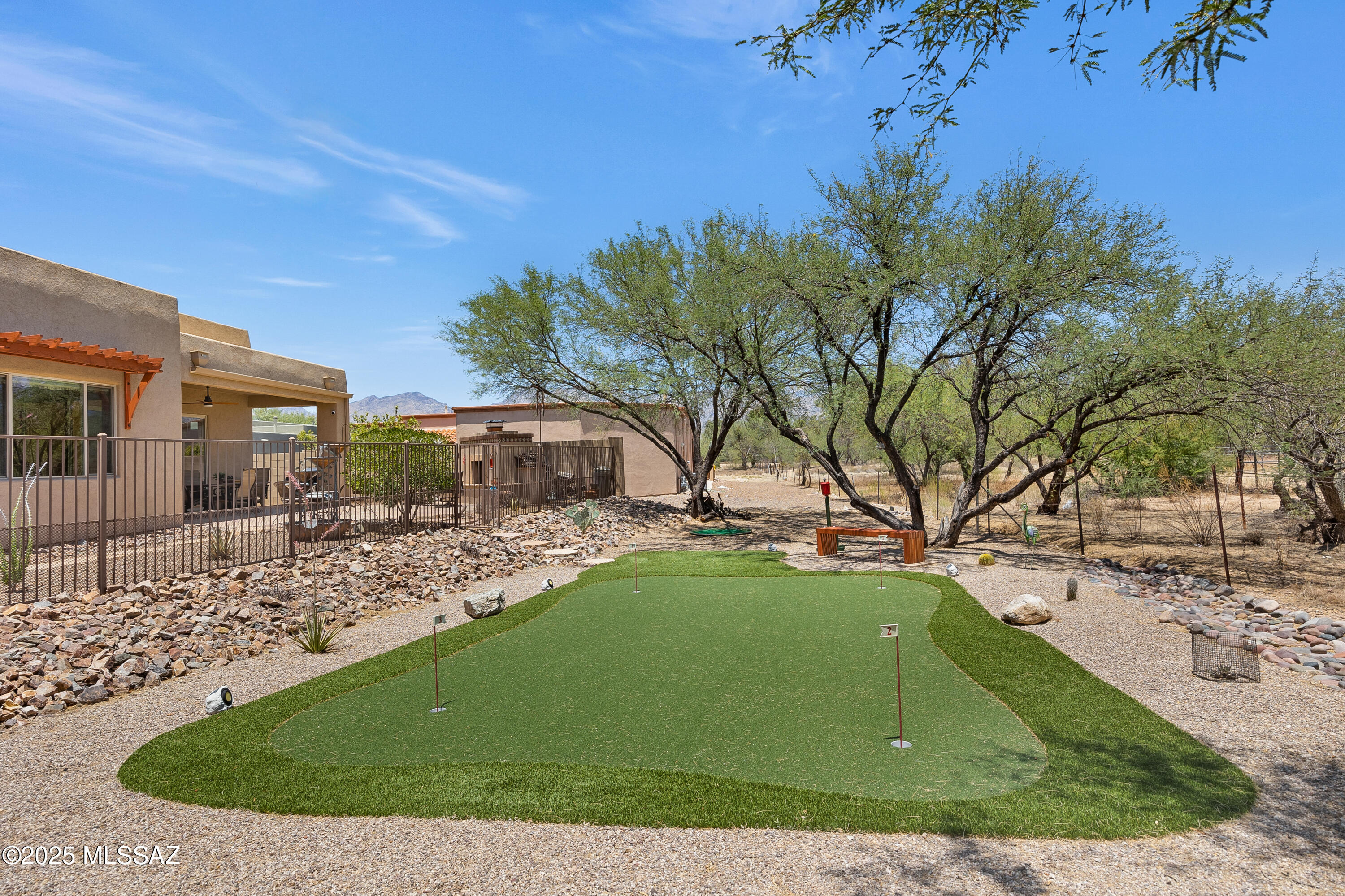 2466 N Wrens Nest Place