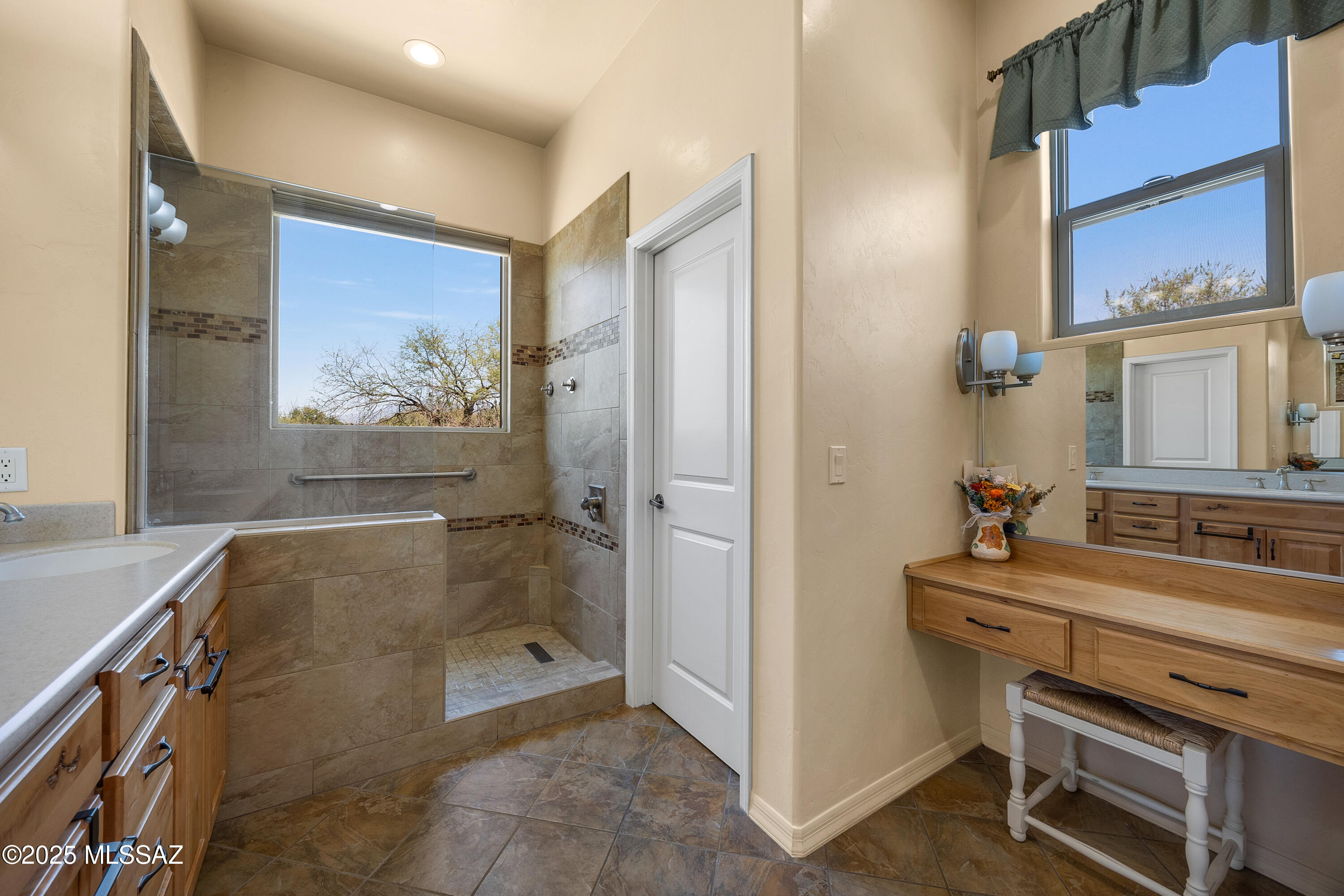 2466 N Wrens Nest Place