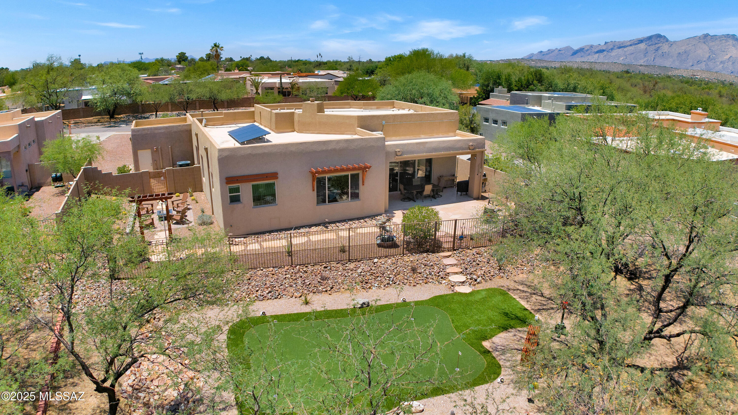 2466 N Wrens Nest Place