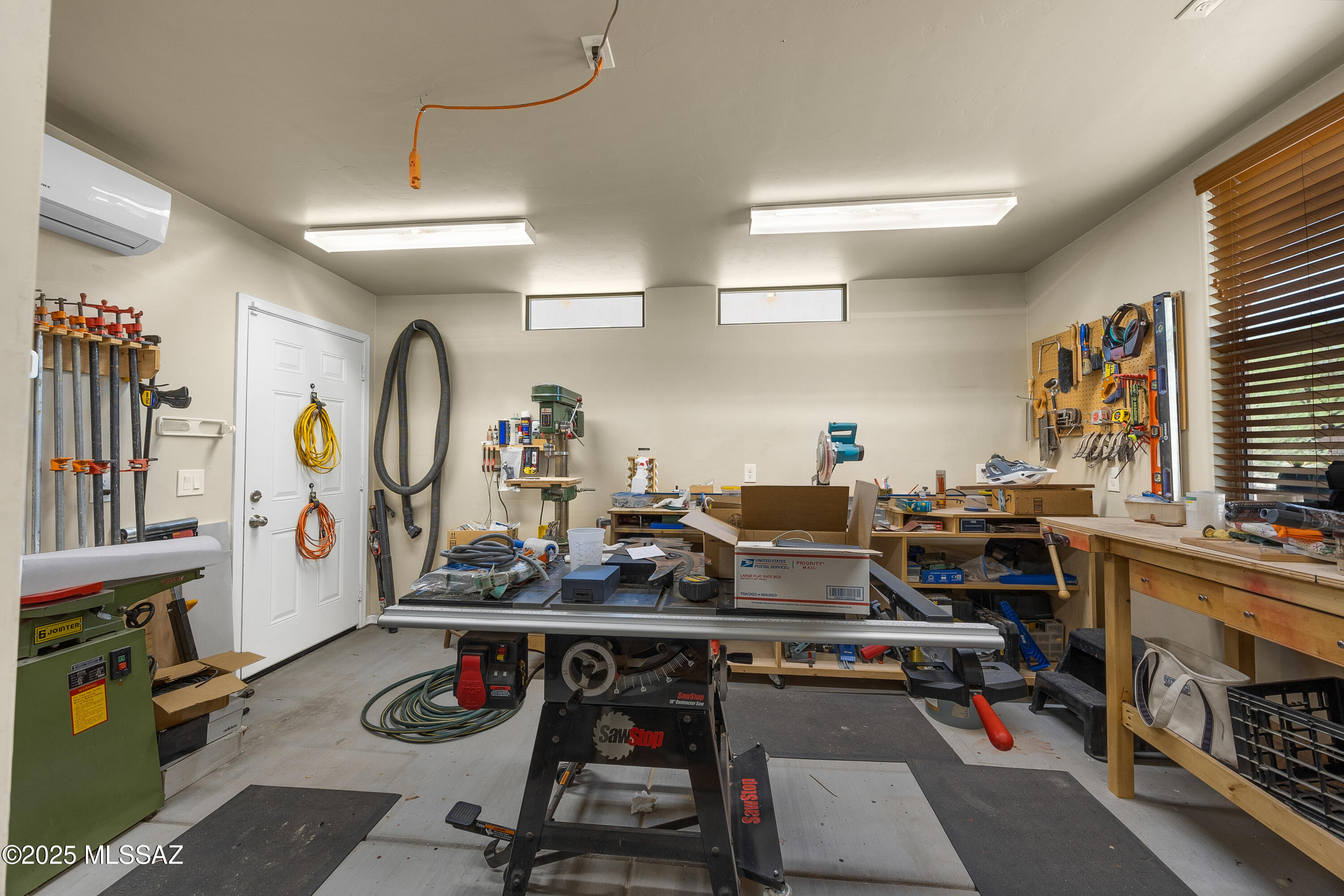 2466 N Wrens Nest Place