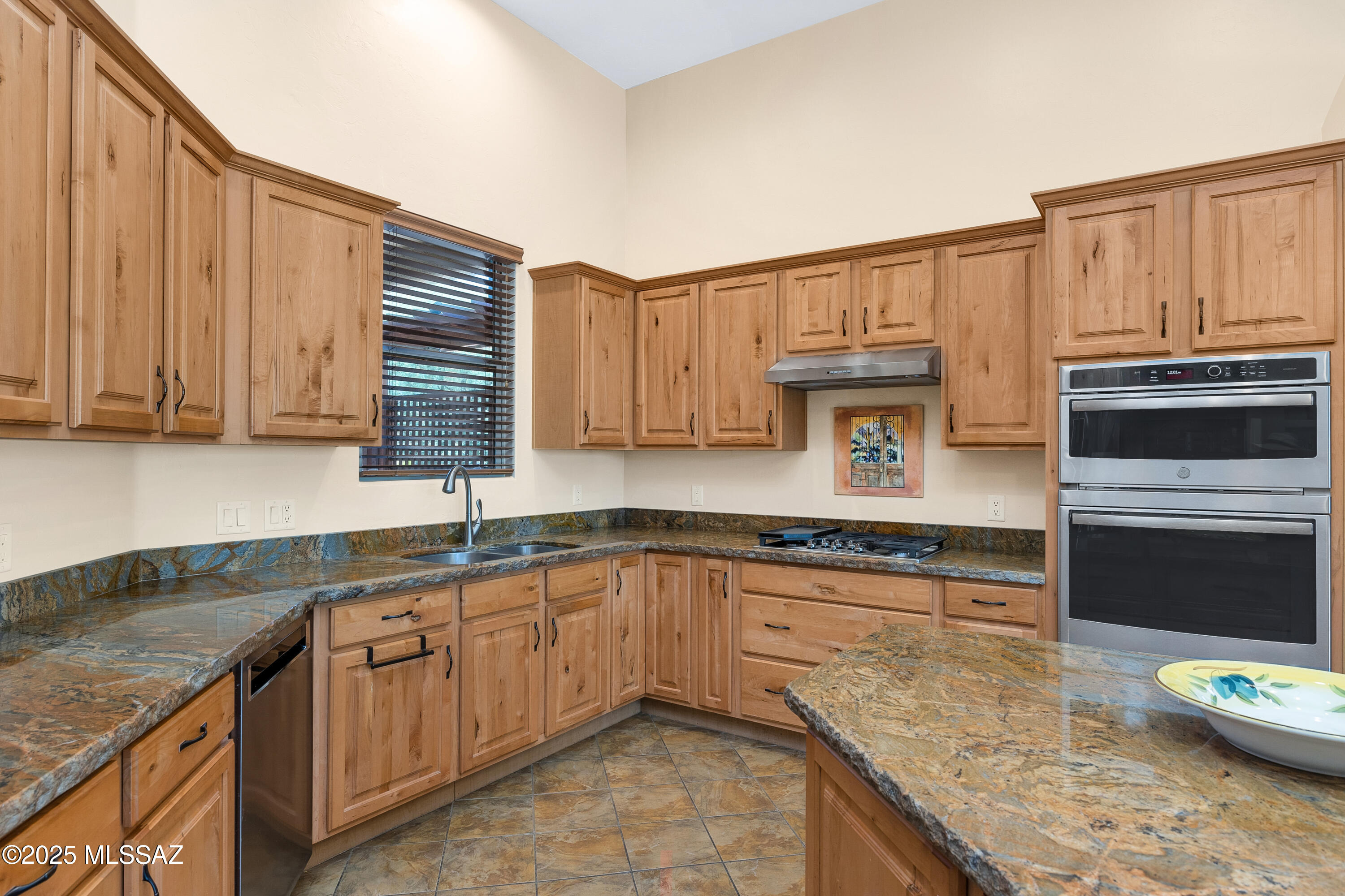 2466 N Wrens Nest Place