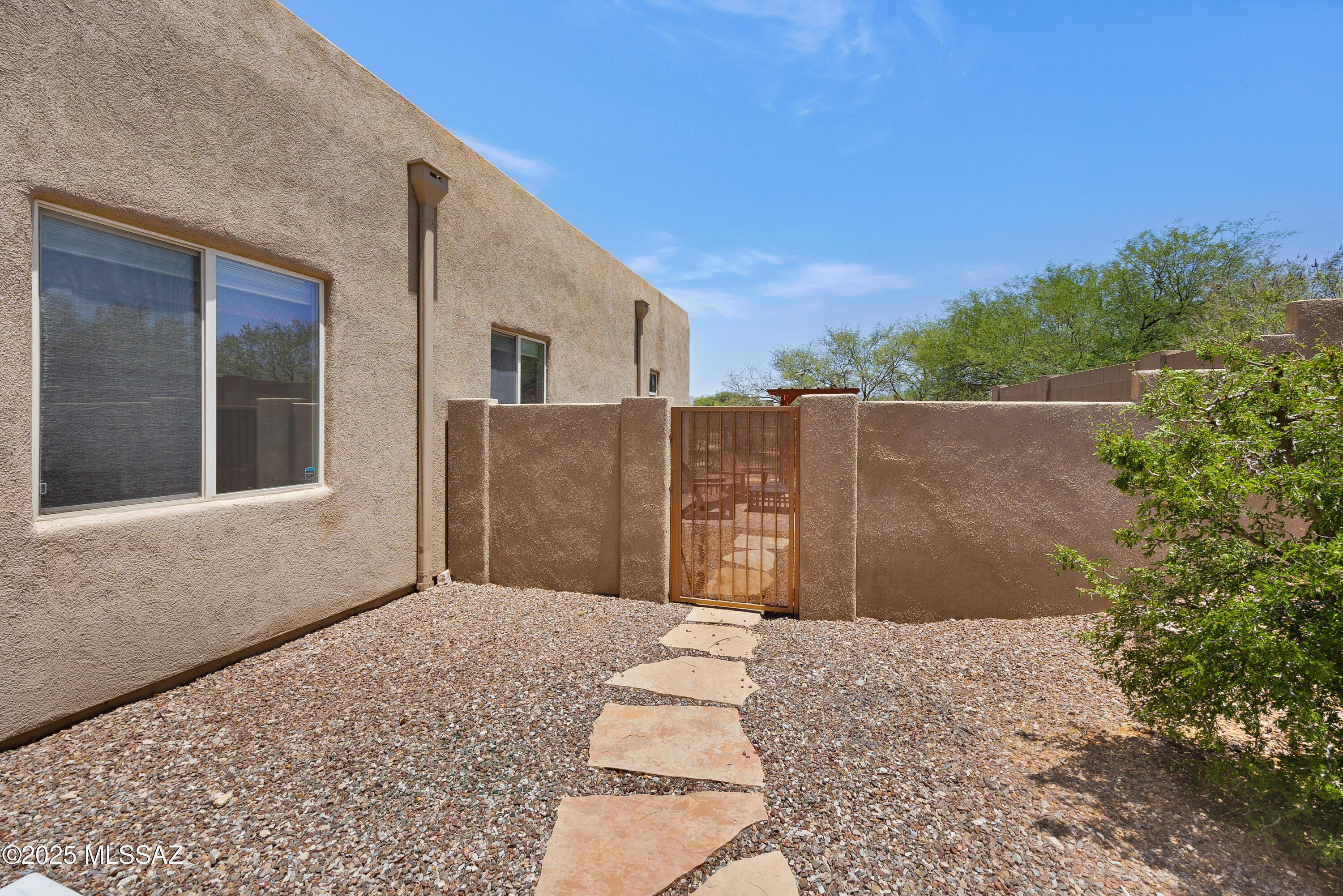 2466 N Wrens Nest Place