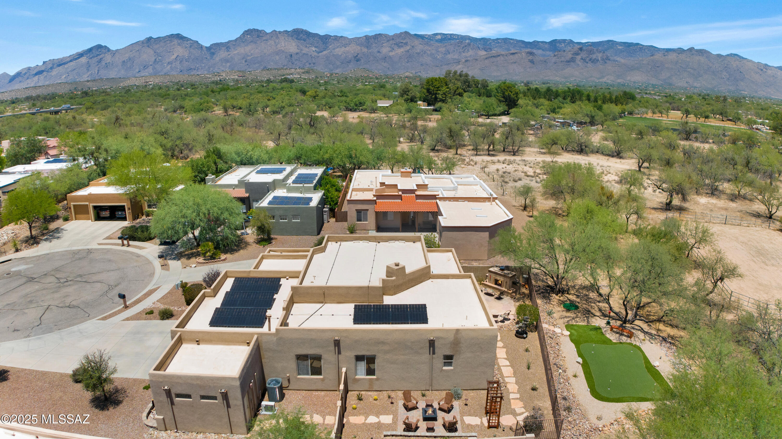 2466 N Wrens Nest Place