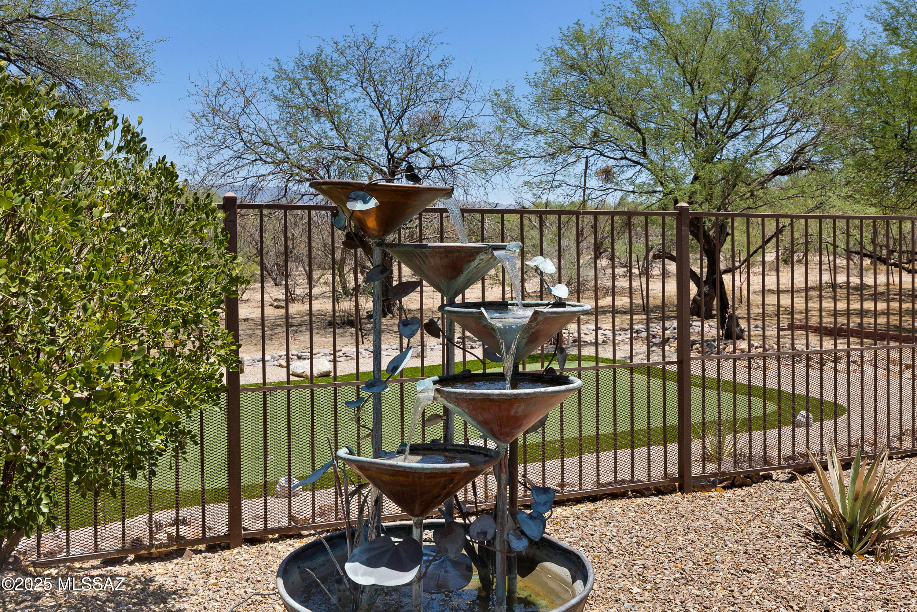 2466 N Wrens Nest Place