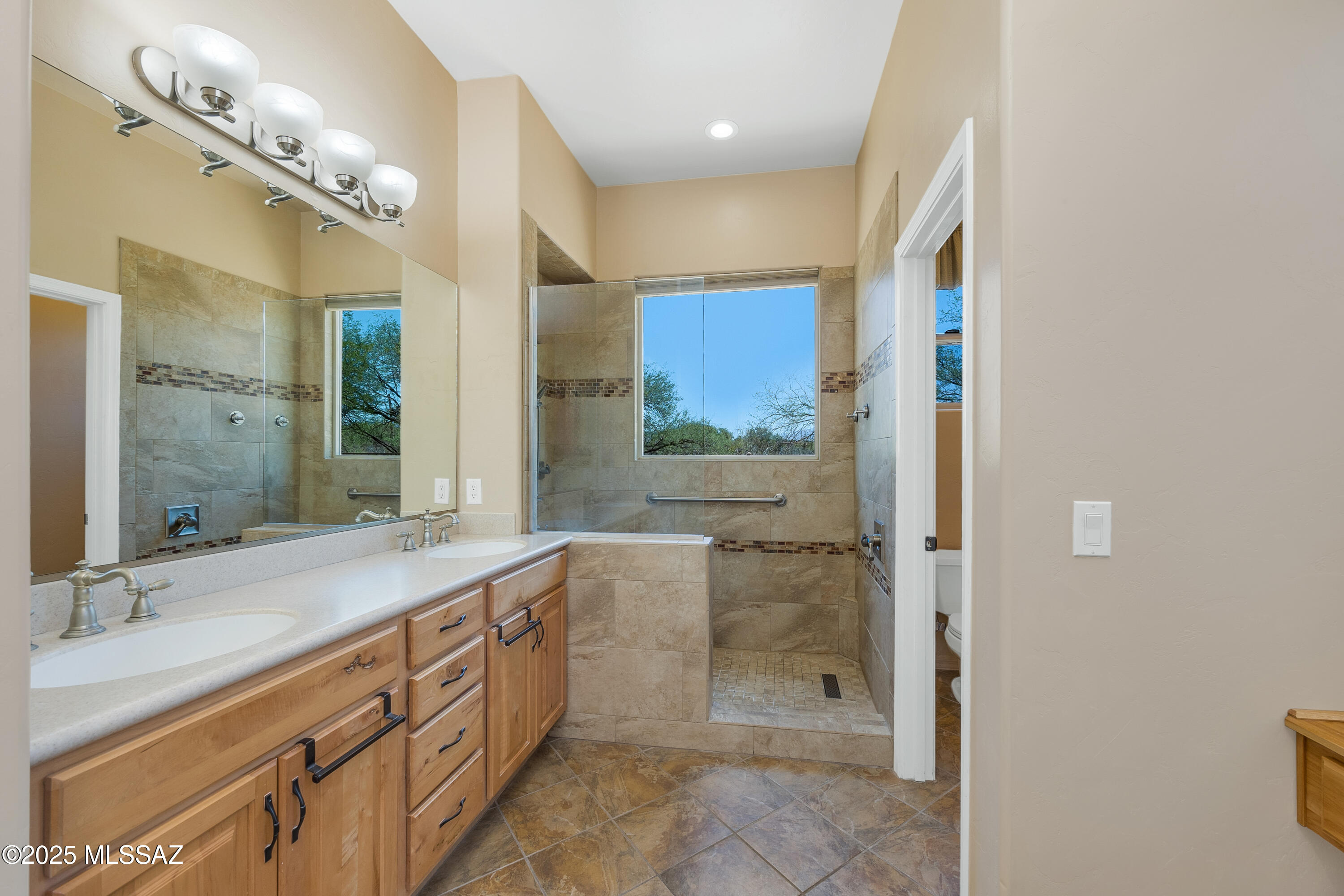 2466 N Wrens Nest Place