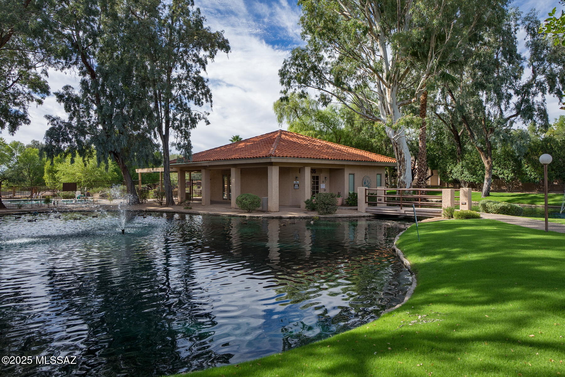 9724 E Rock Ridge Court