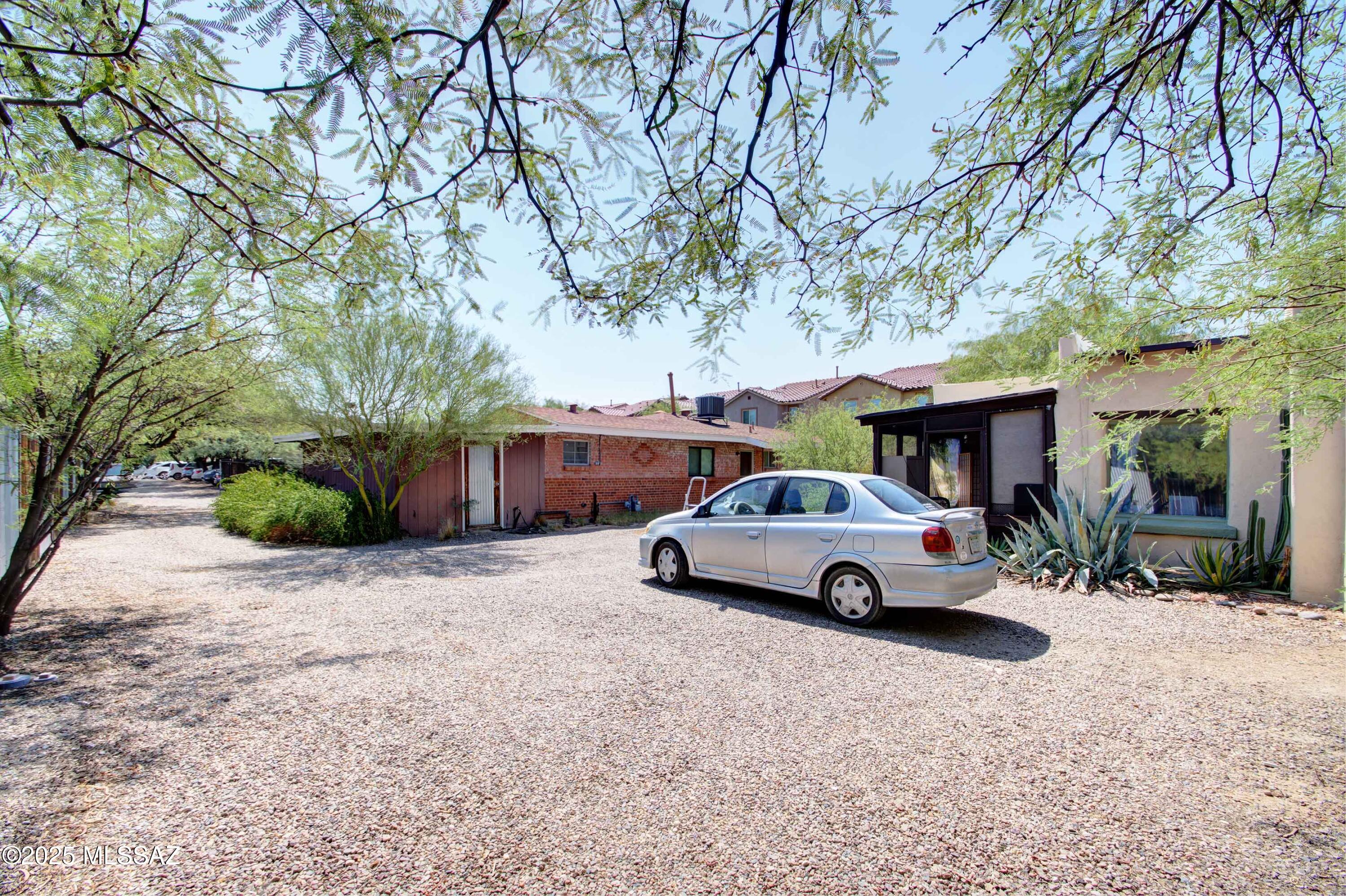 3455 N Fremont Avenue