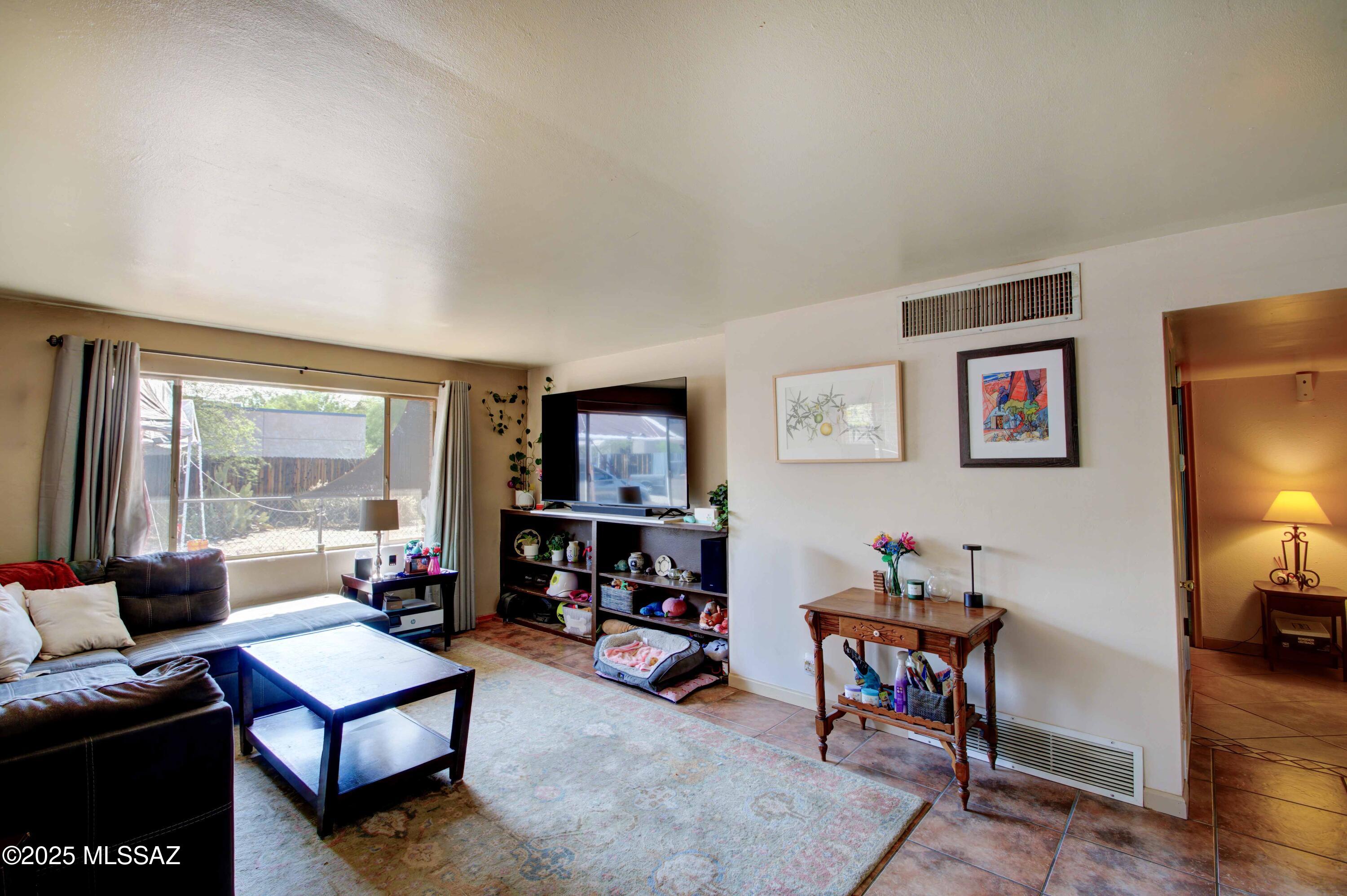 3455 N Fremont Avenue