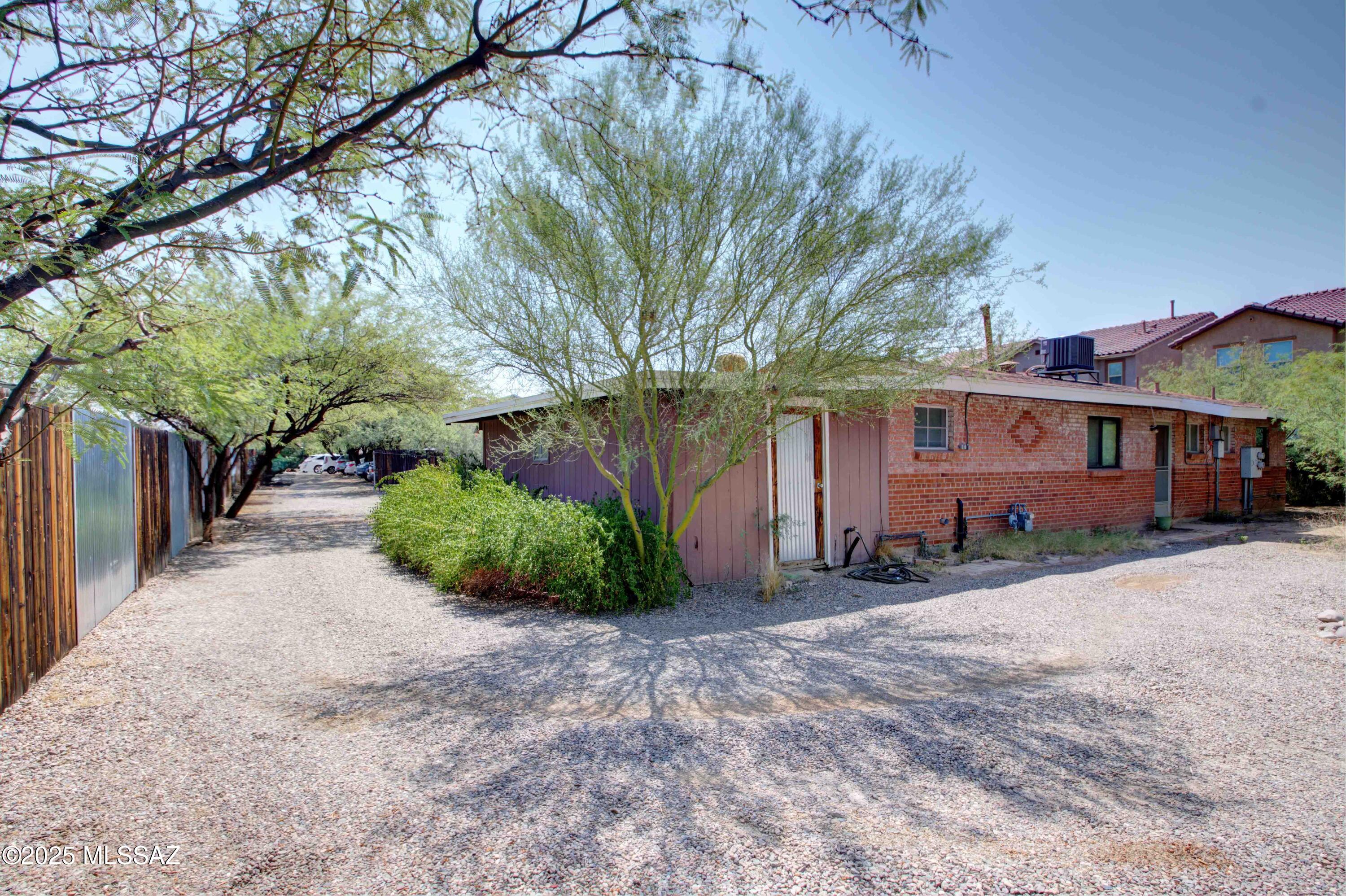 3455 N Fremont Avenue