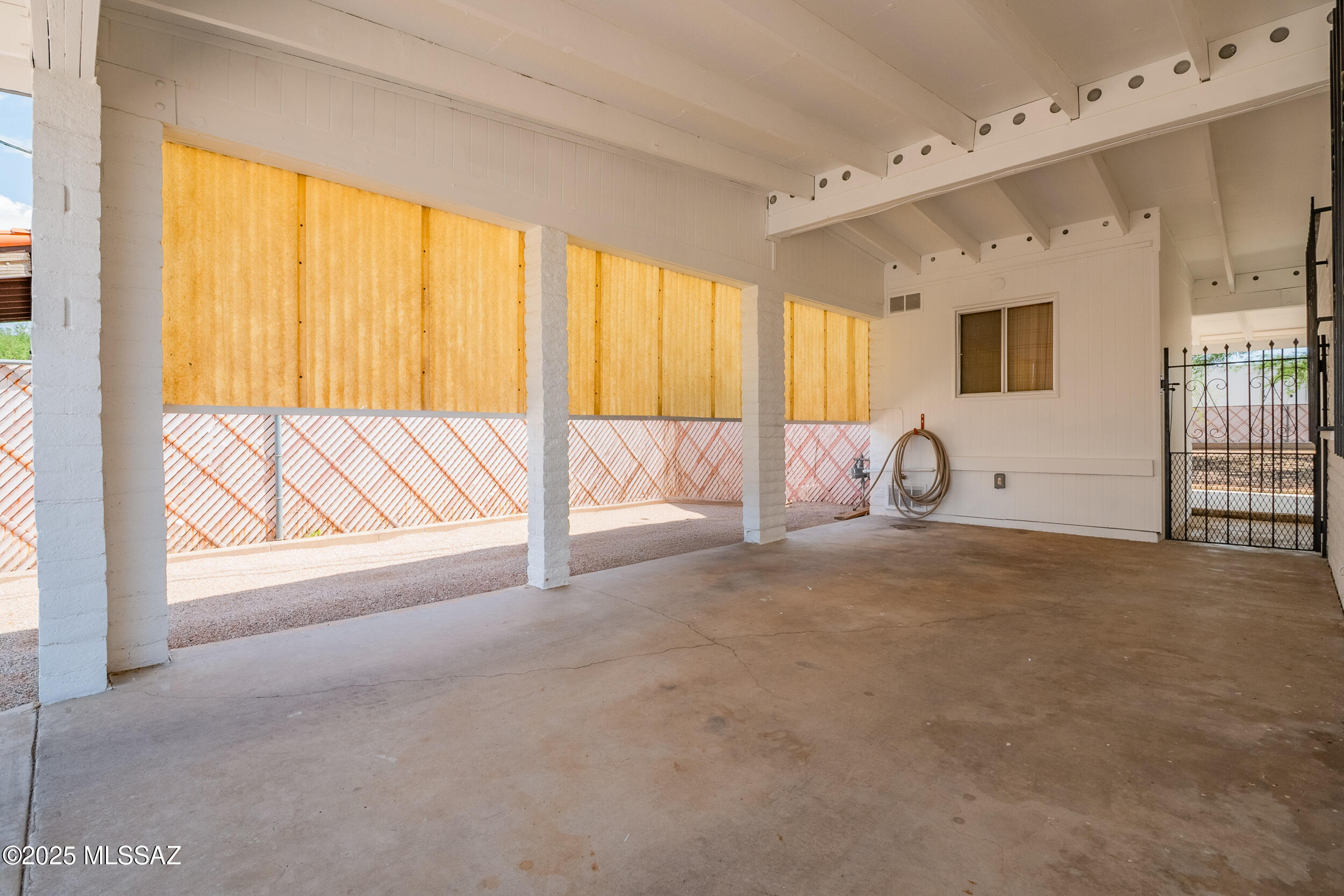 220 E Blacklidge Drive