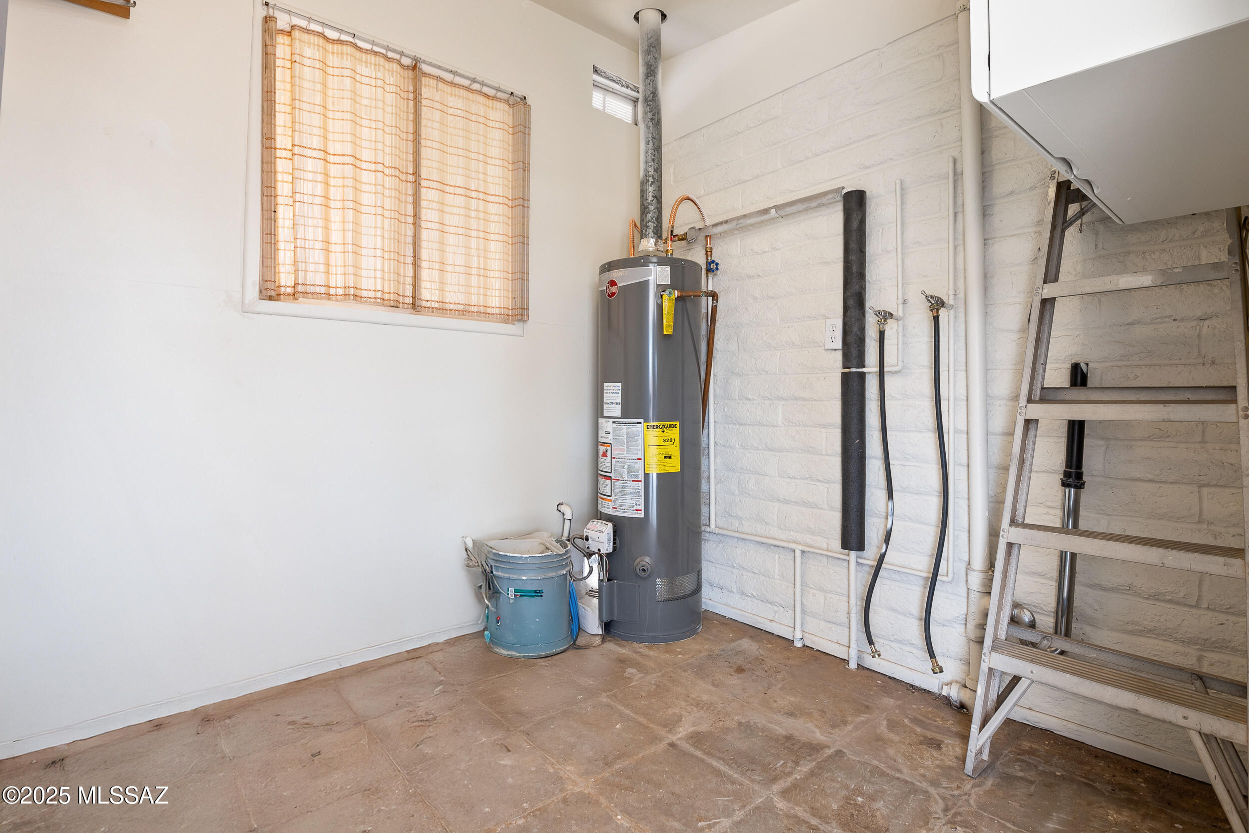 220 E Blacklidge Drive