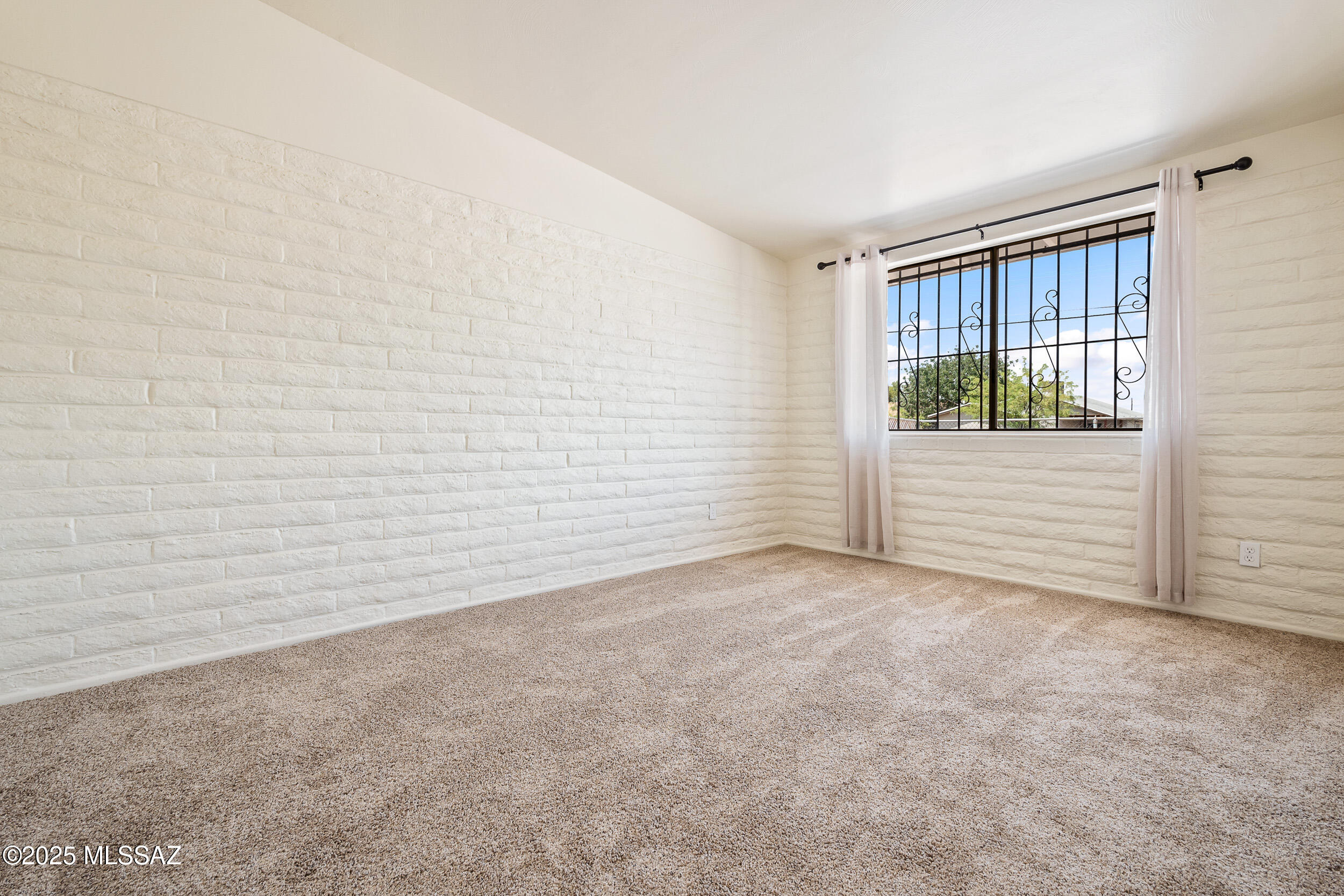 220 E Blacklidge Drive