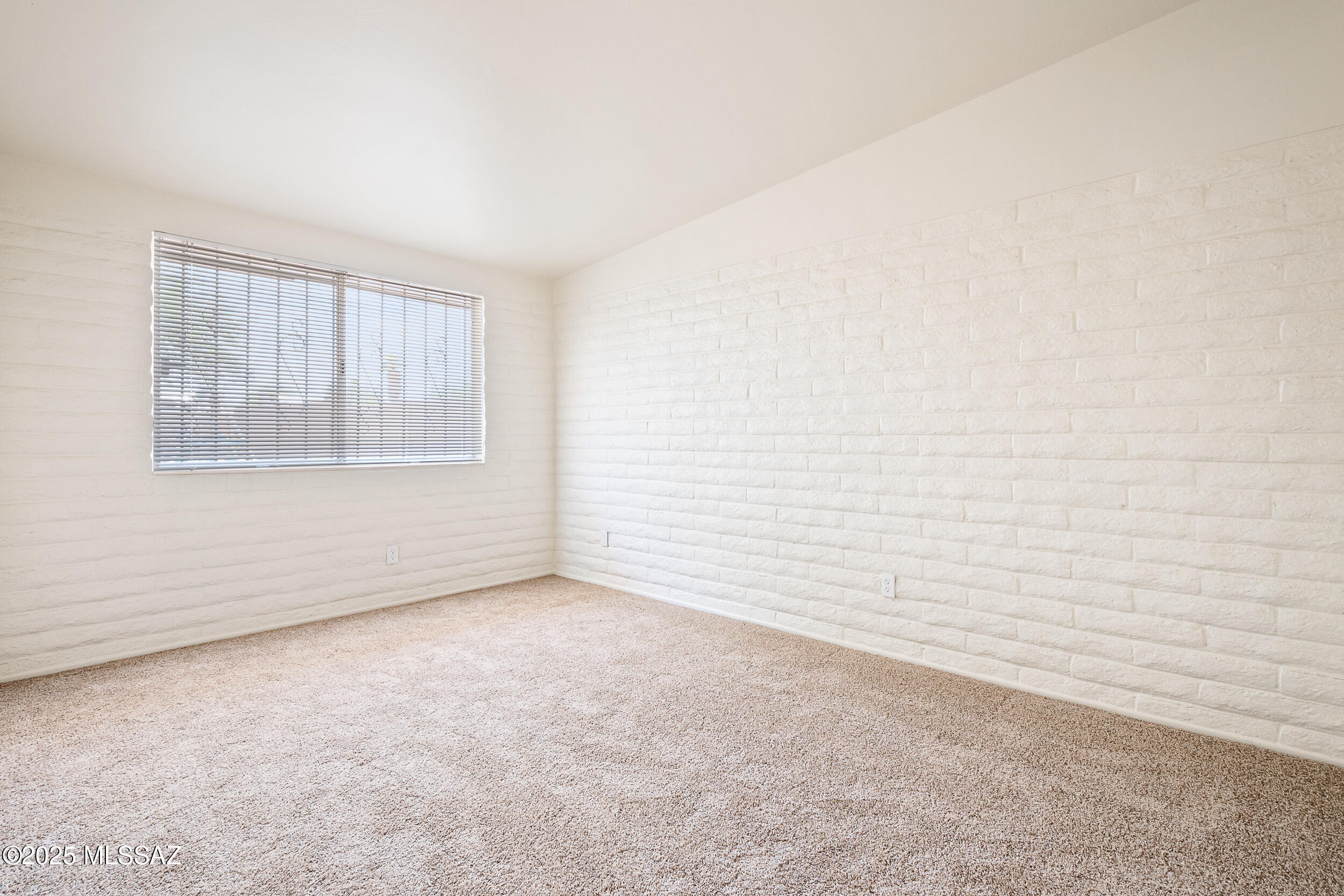 220 E Blacklidge Drive