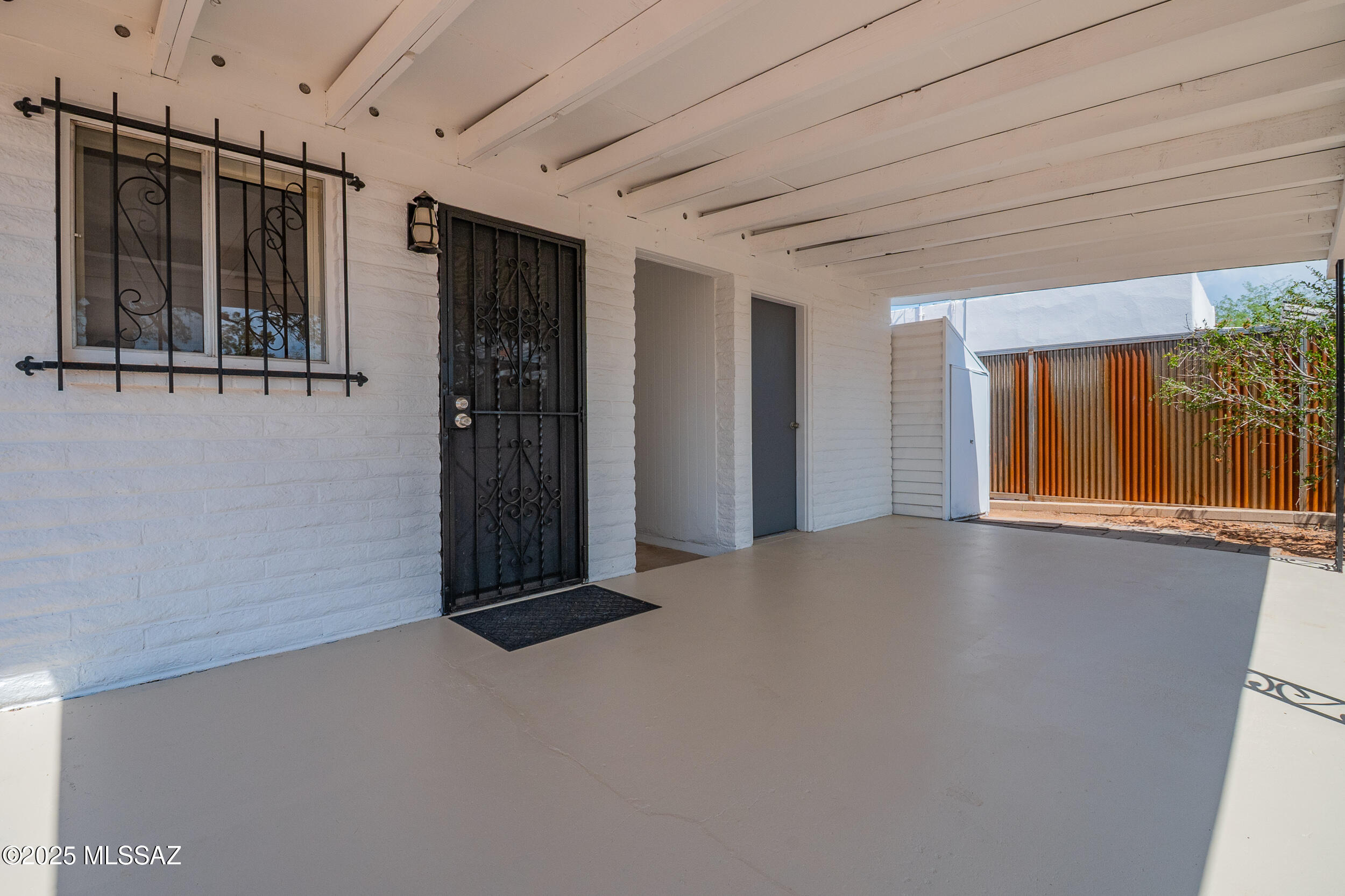 220 E Blacklidge Drive