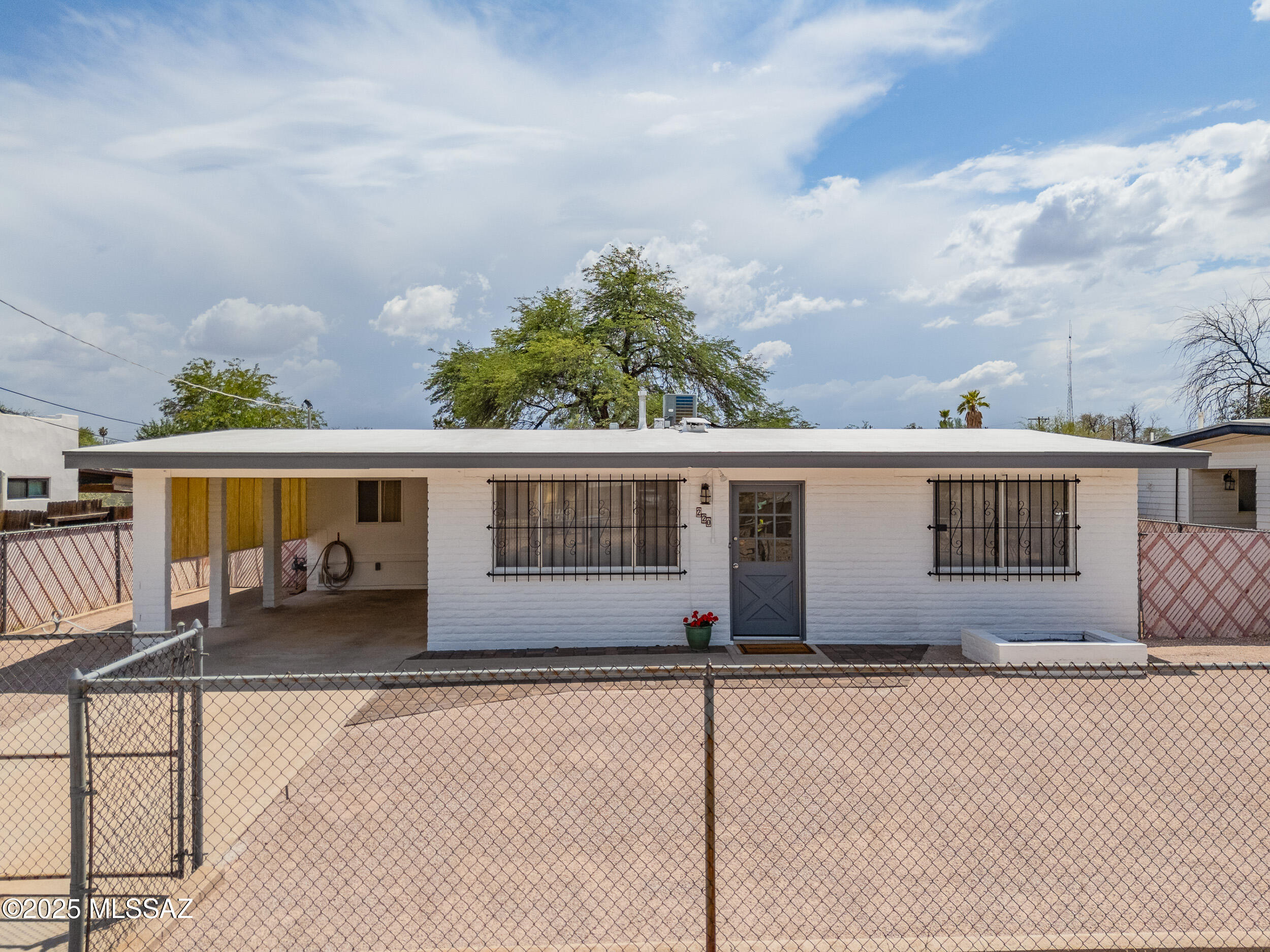 220 E Blacklidge Drive