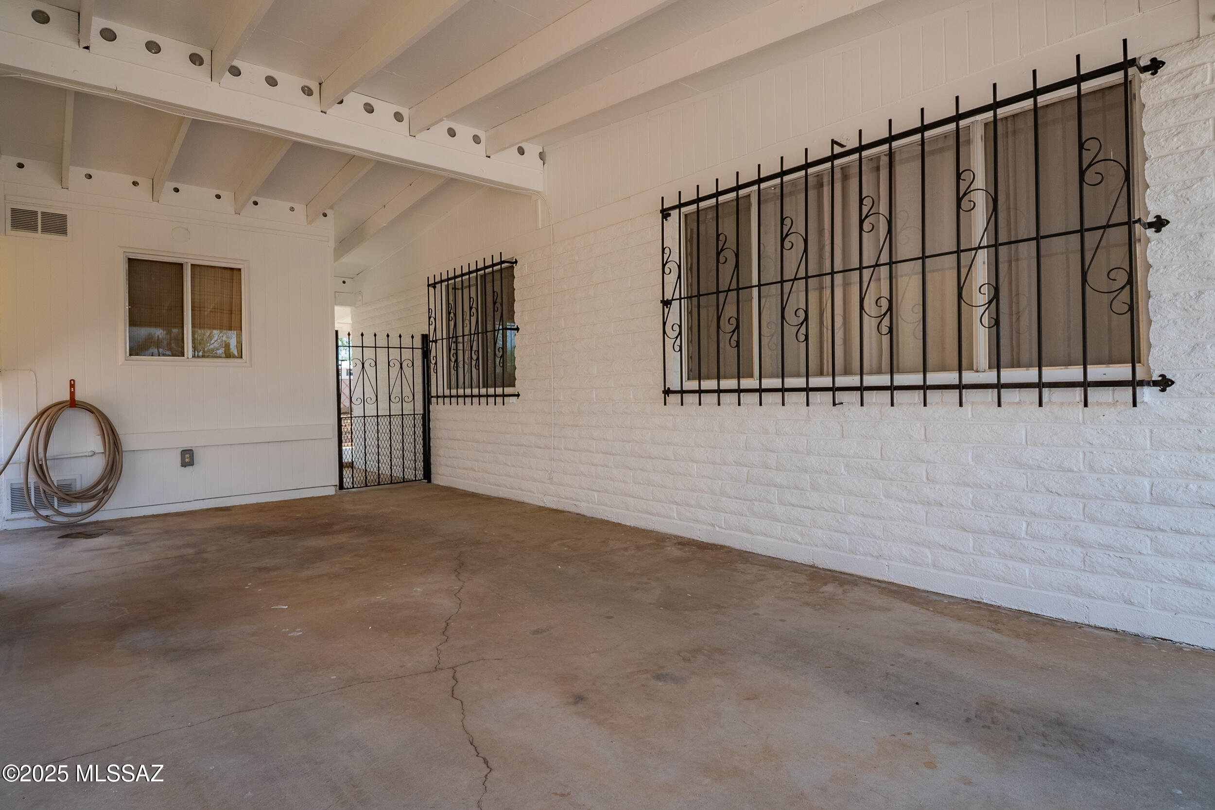 220 E Blacklidge Drive