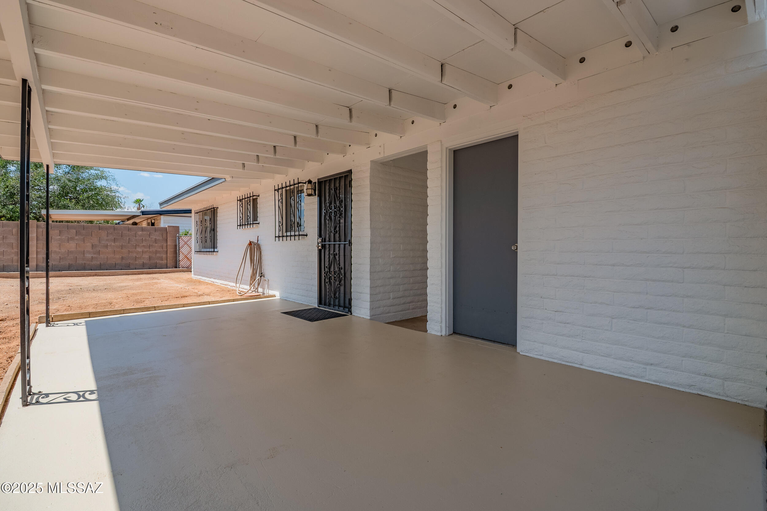 220 E Blacklidge Drive