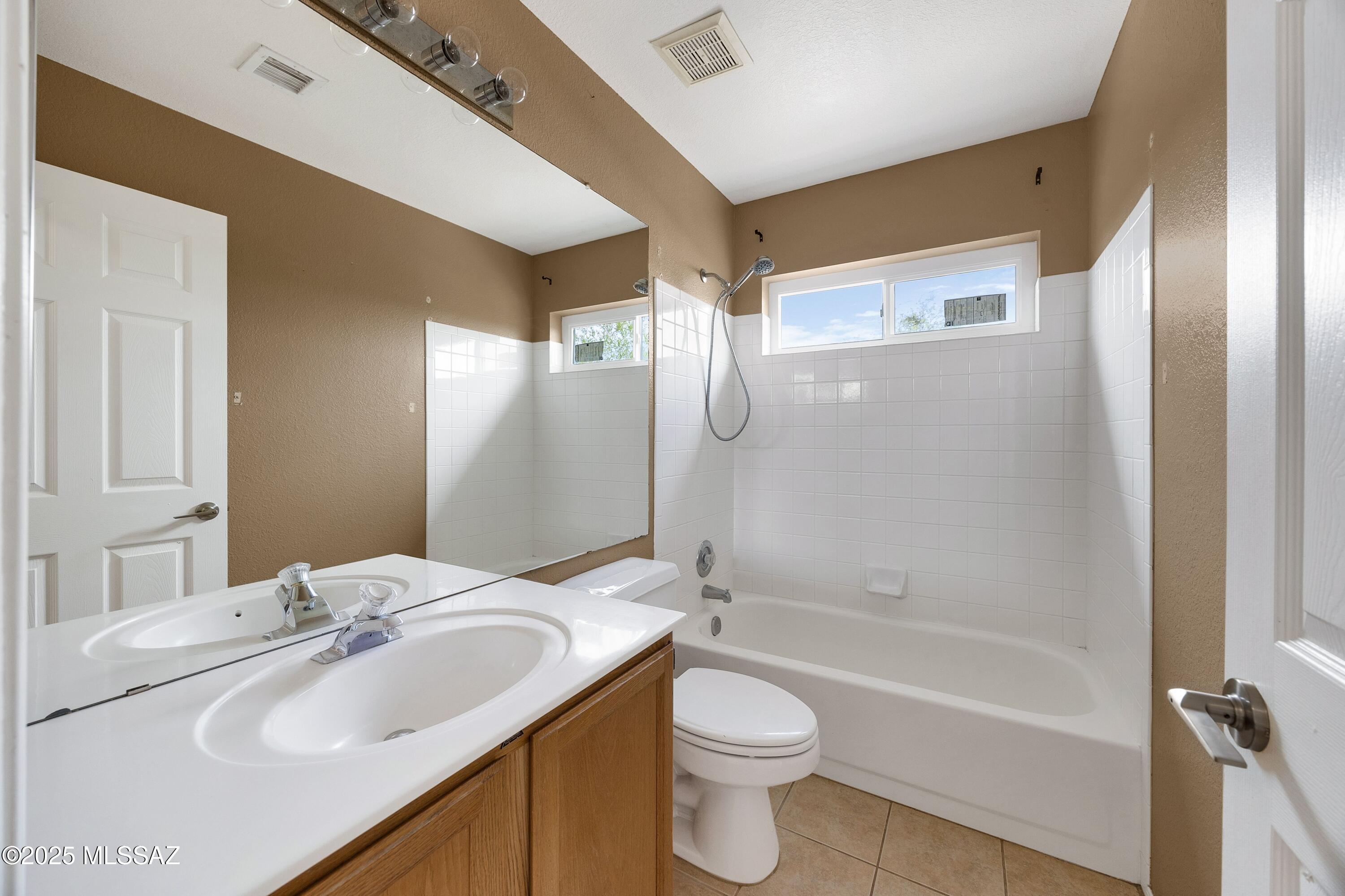 10080 E English Woods Road