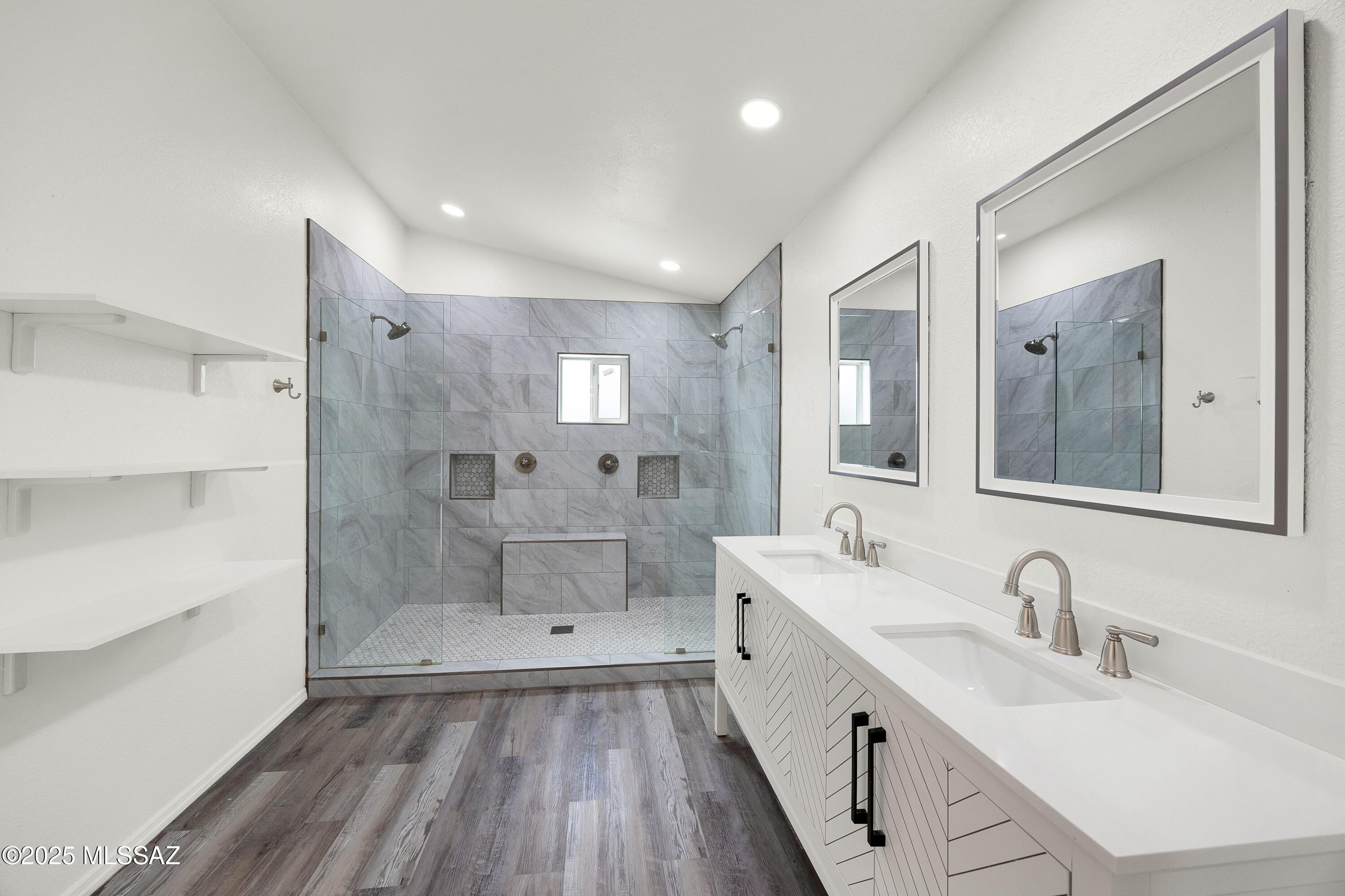 10080 E English Woods Road