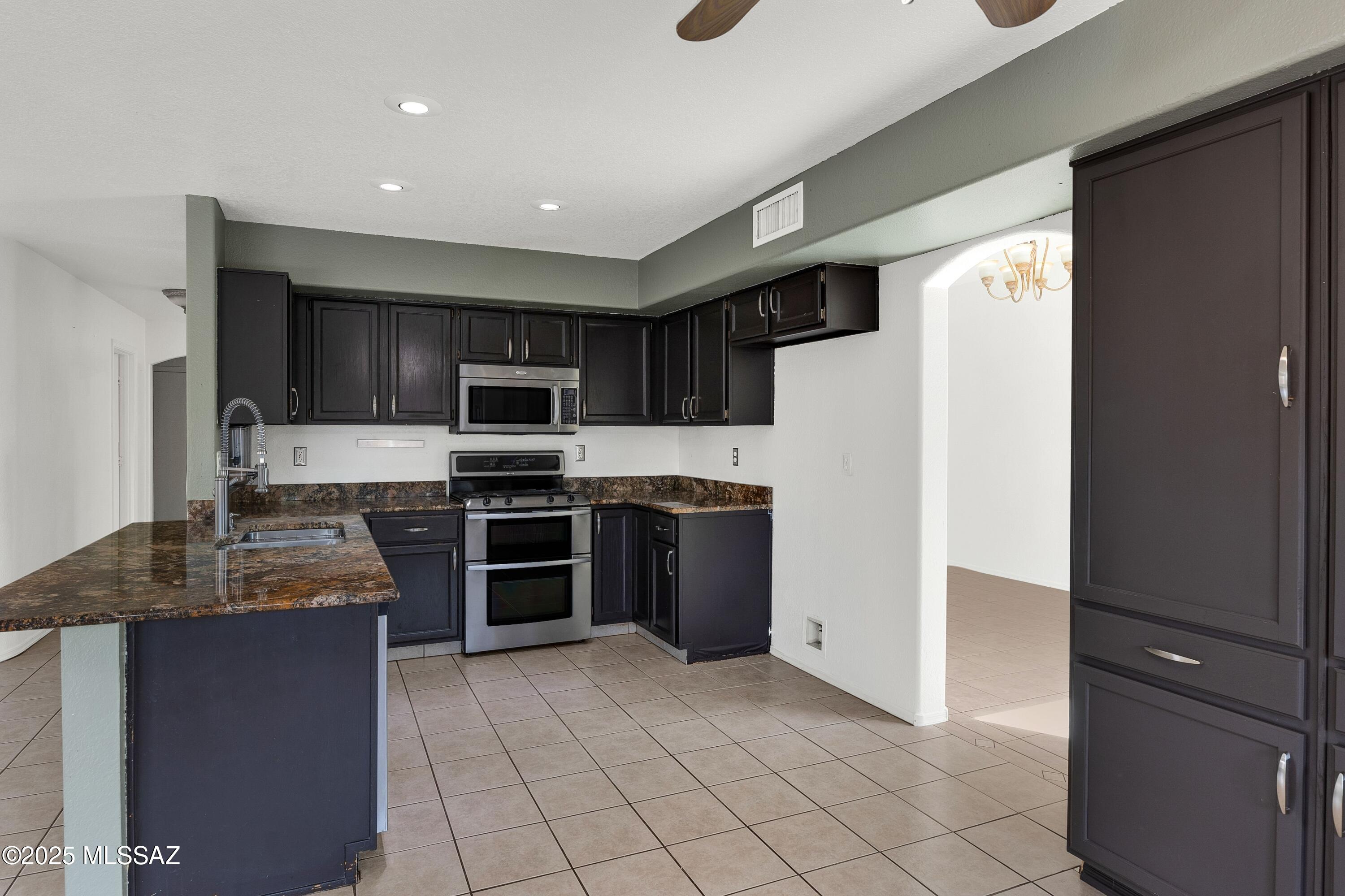 10080 E English Woods Road