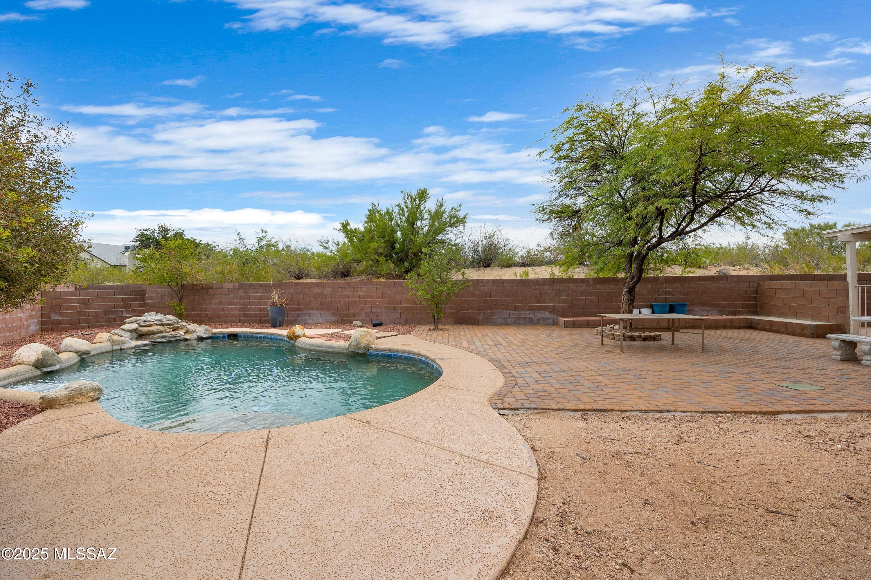 10080 E English Woods Road