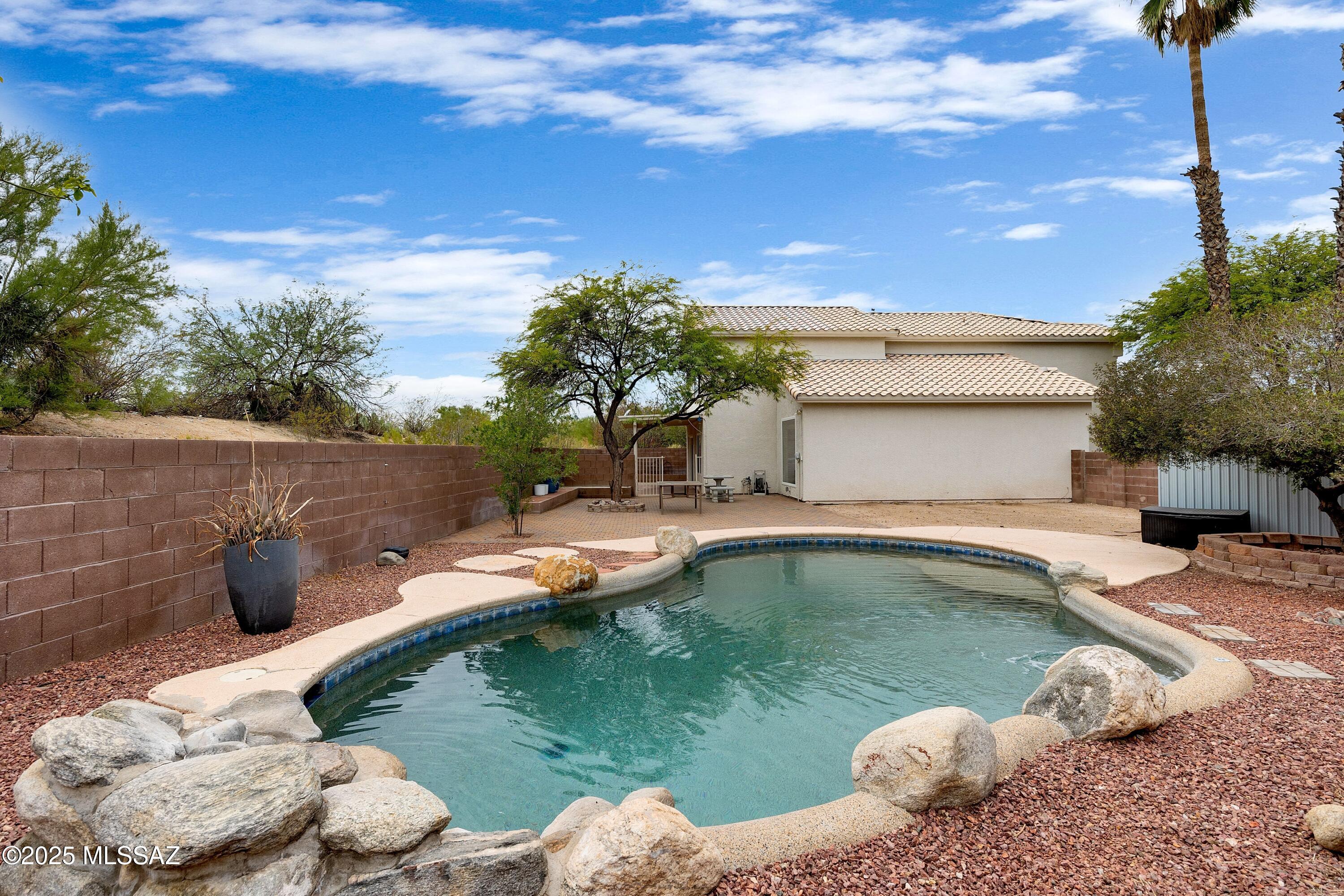 10080 E English Woods Road