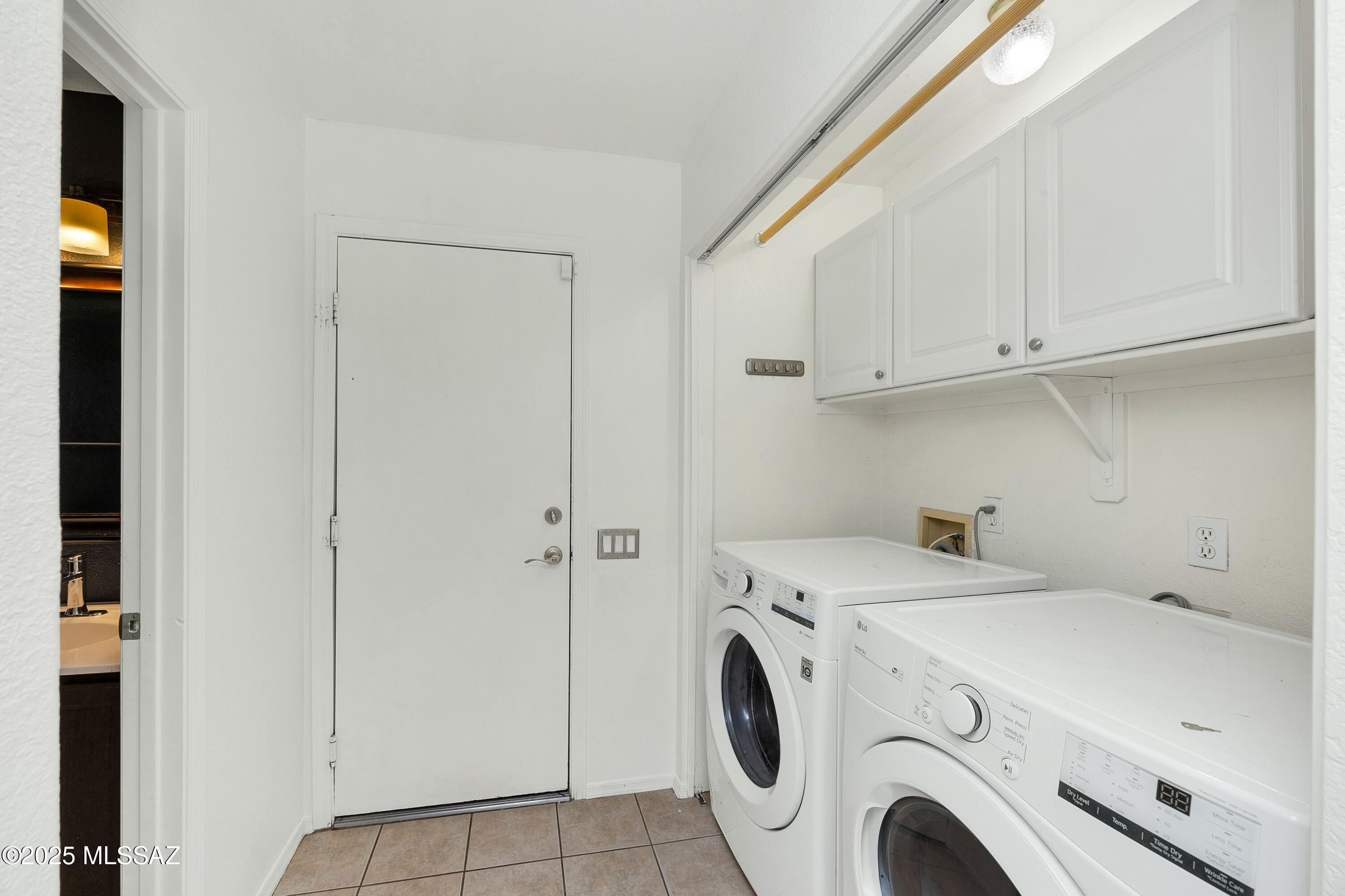 10080 E English Woods Road