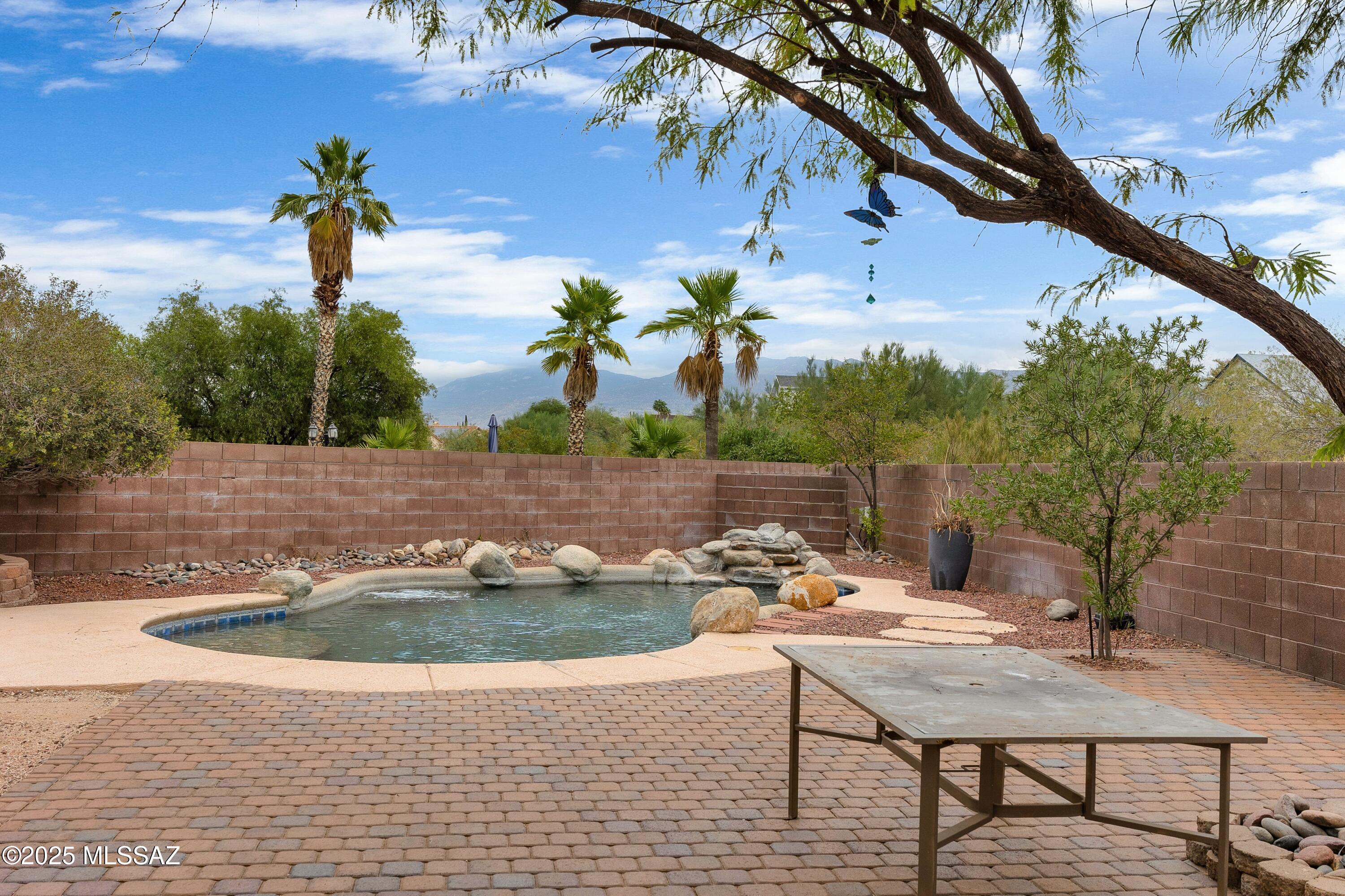 10080 E English Woods Road