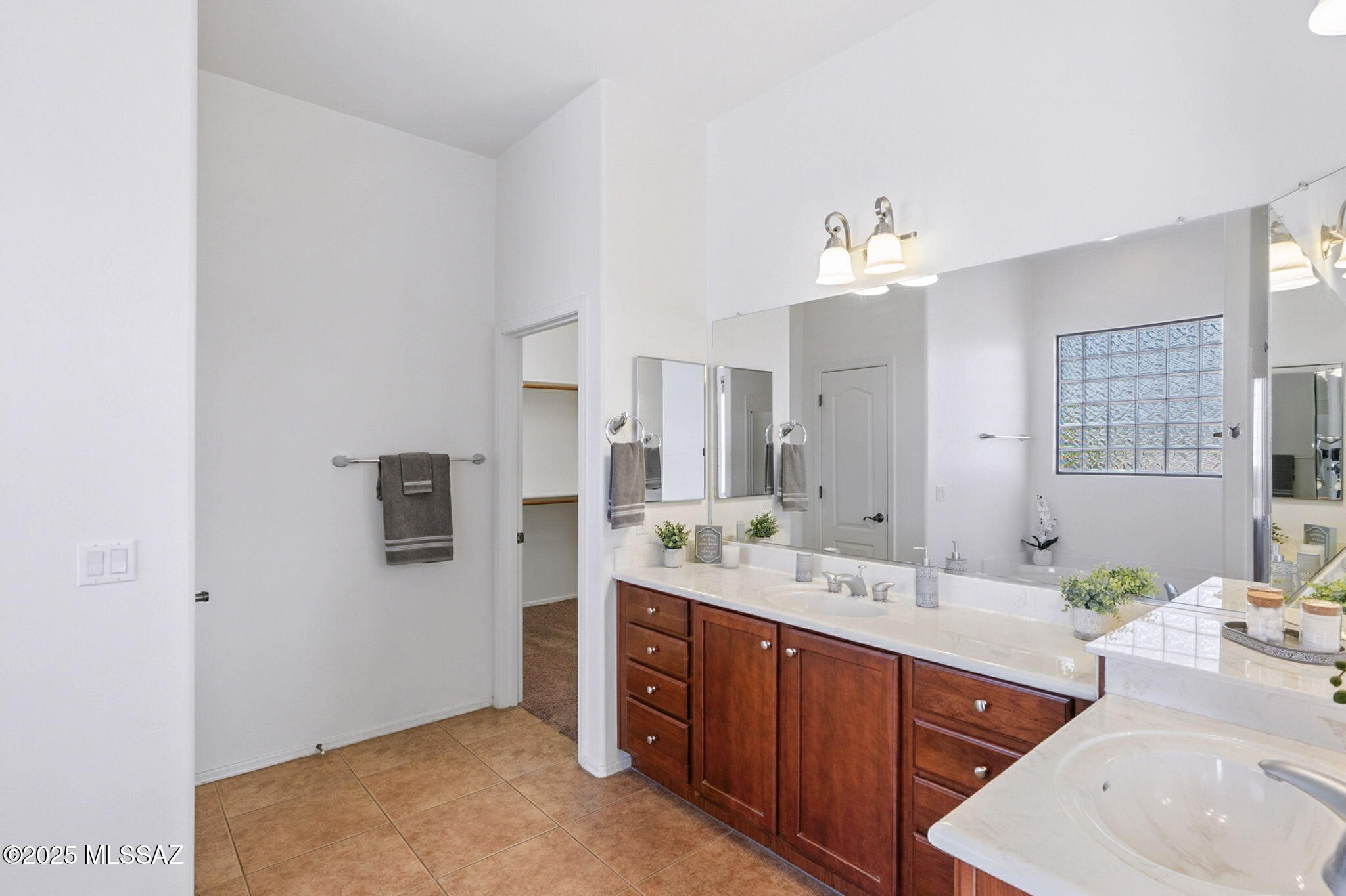 320 W Lexington Street