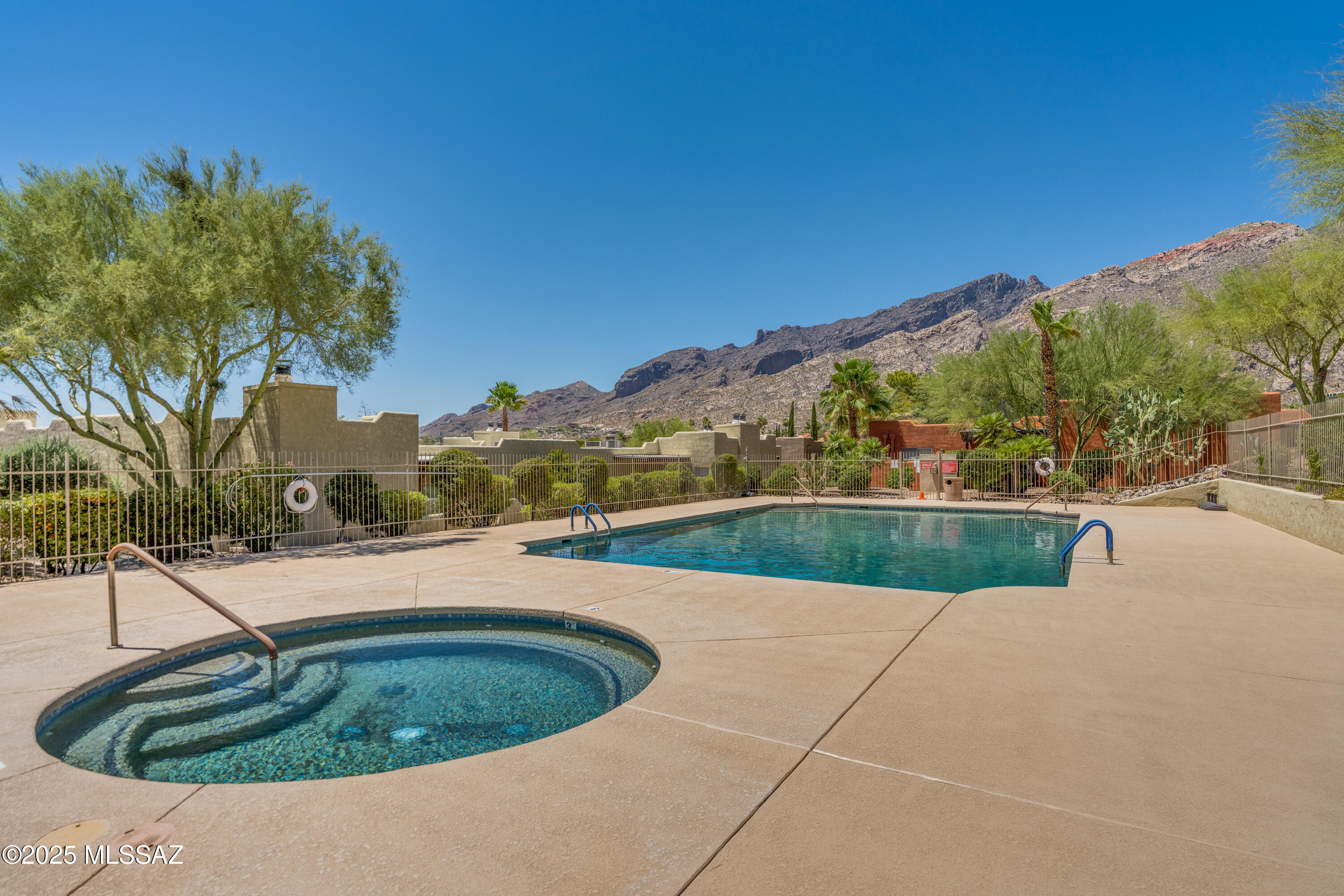 6255 N Camino Pimeria Alta Unit: 122