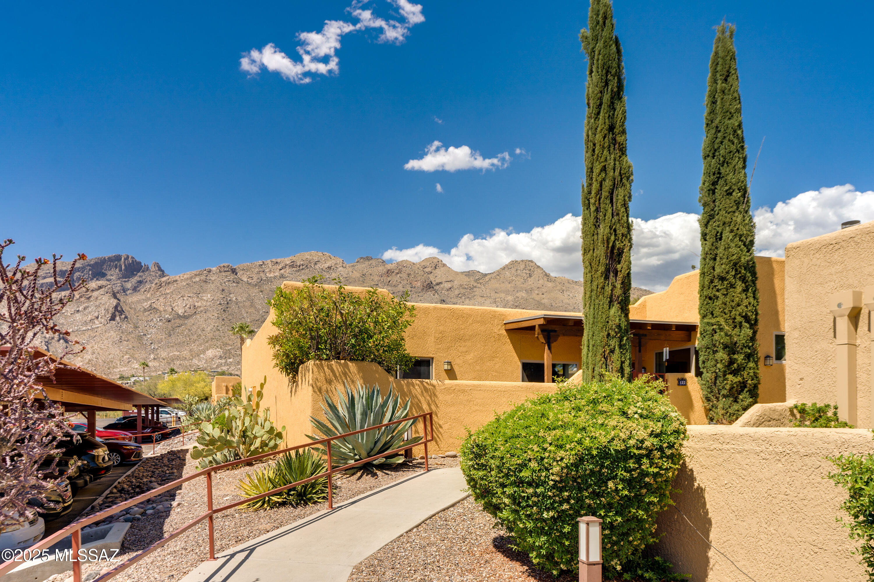 6255 N Camino Pimeria Alta Unit: 122