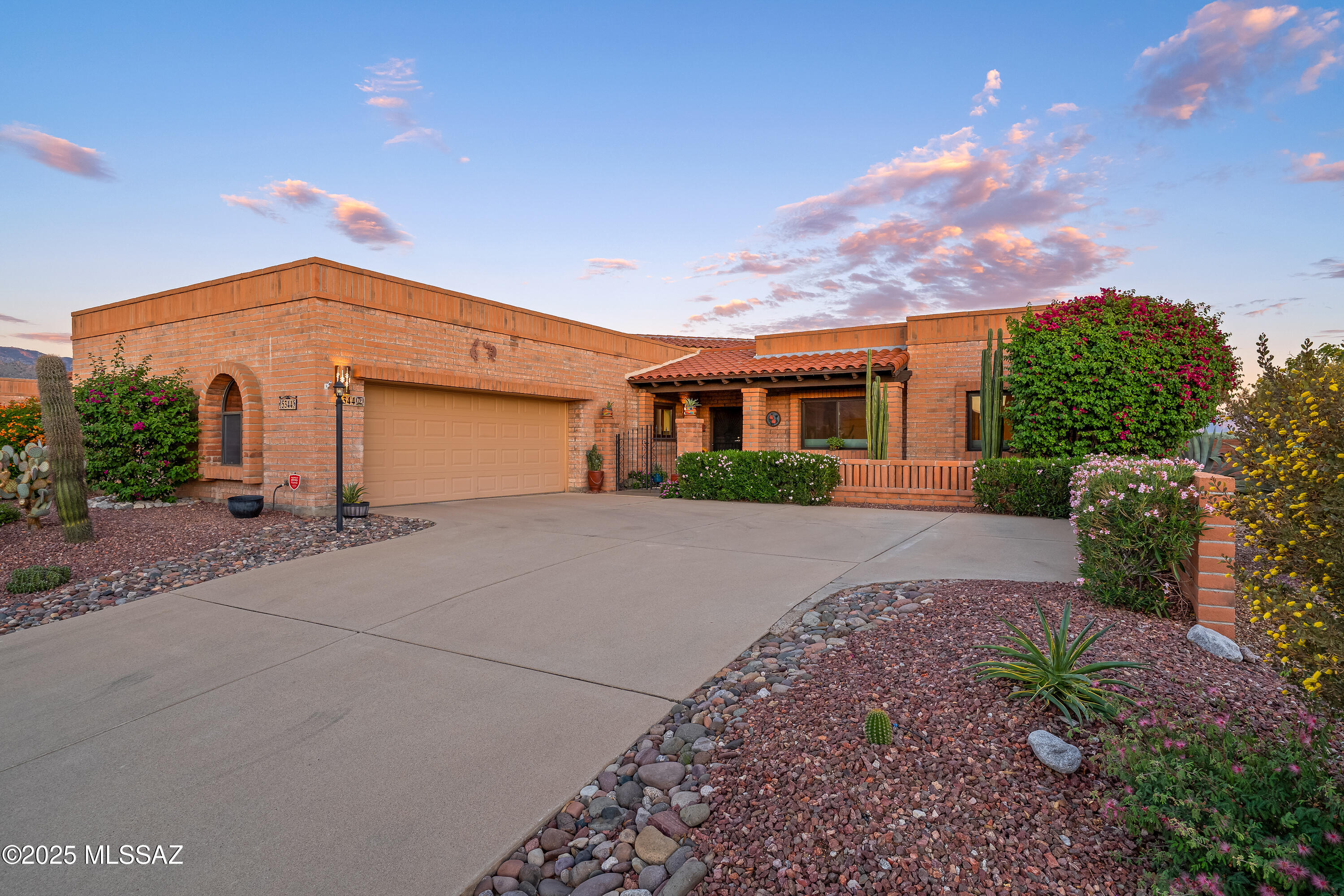 5344 N Via Sempreverde