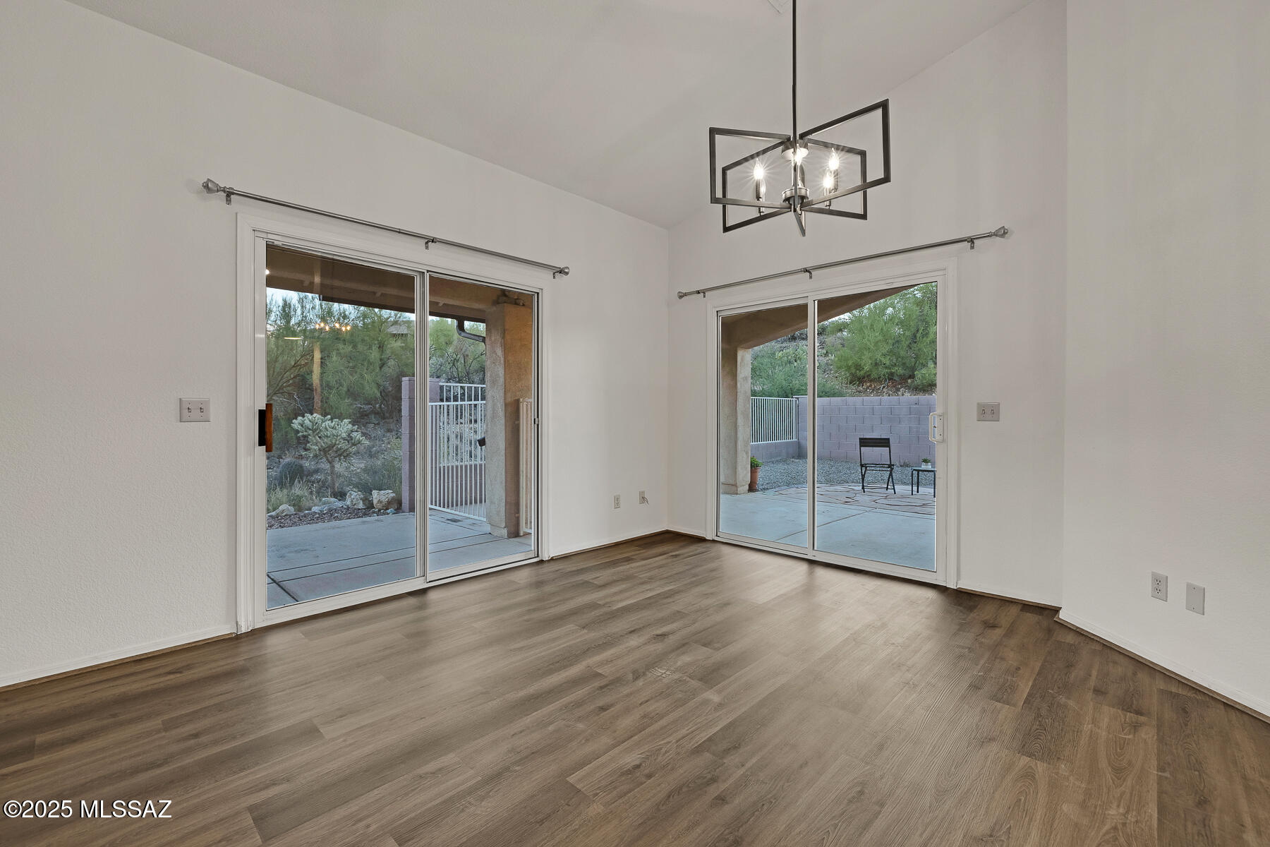 824 S Saguaro Ridge Place