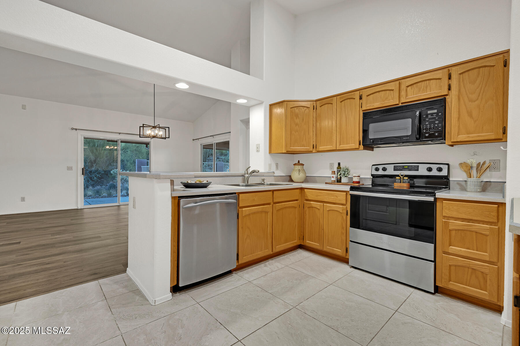 824 S Saguaro Ridge Place