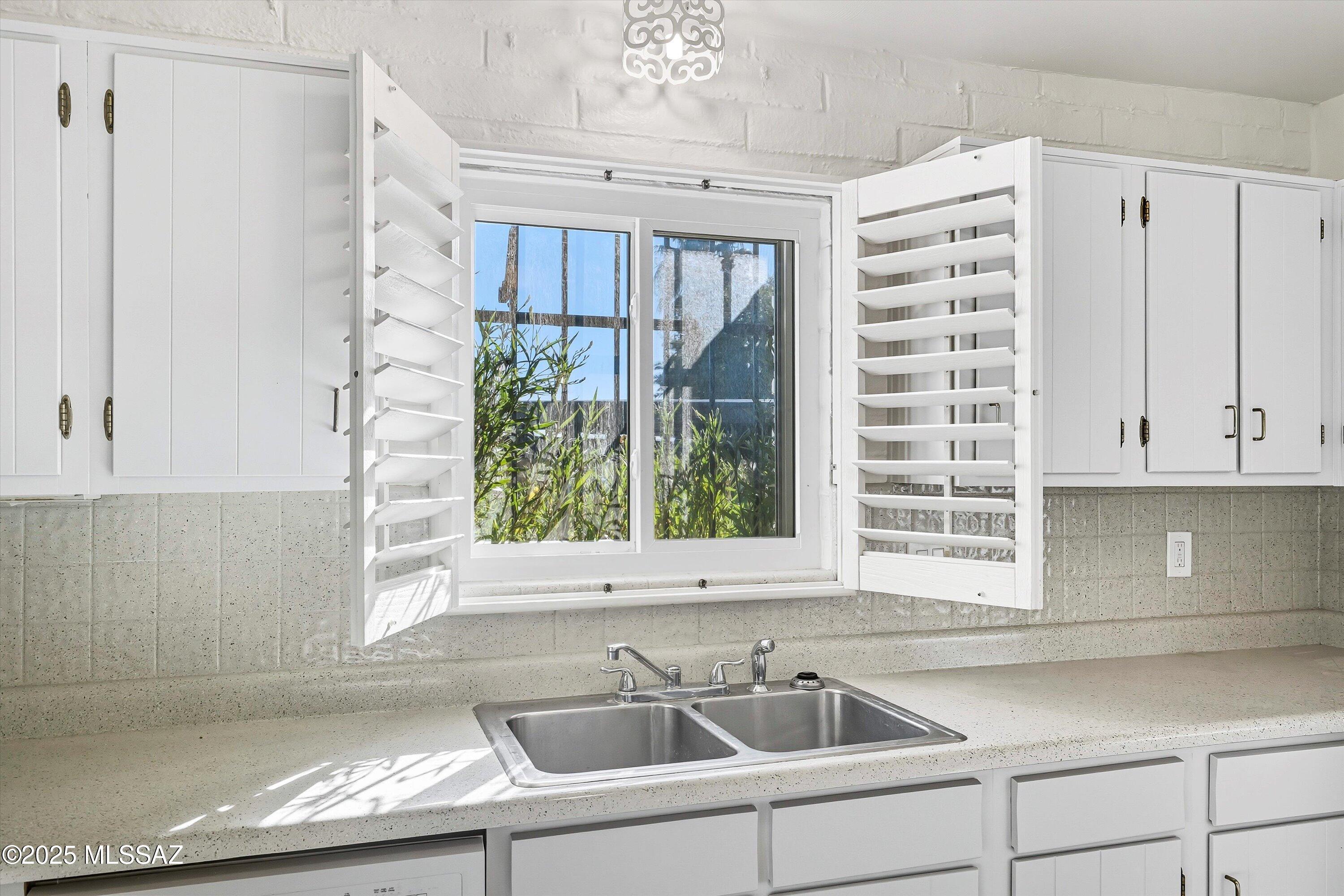 700 W Roller Coaster Road