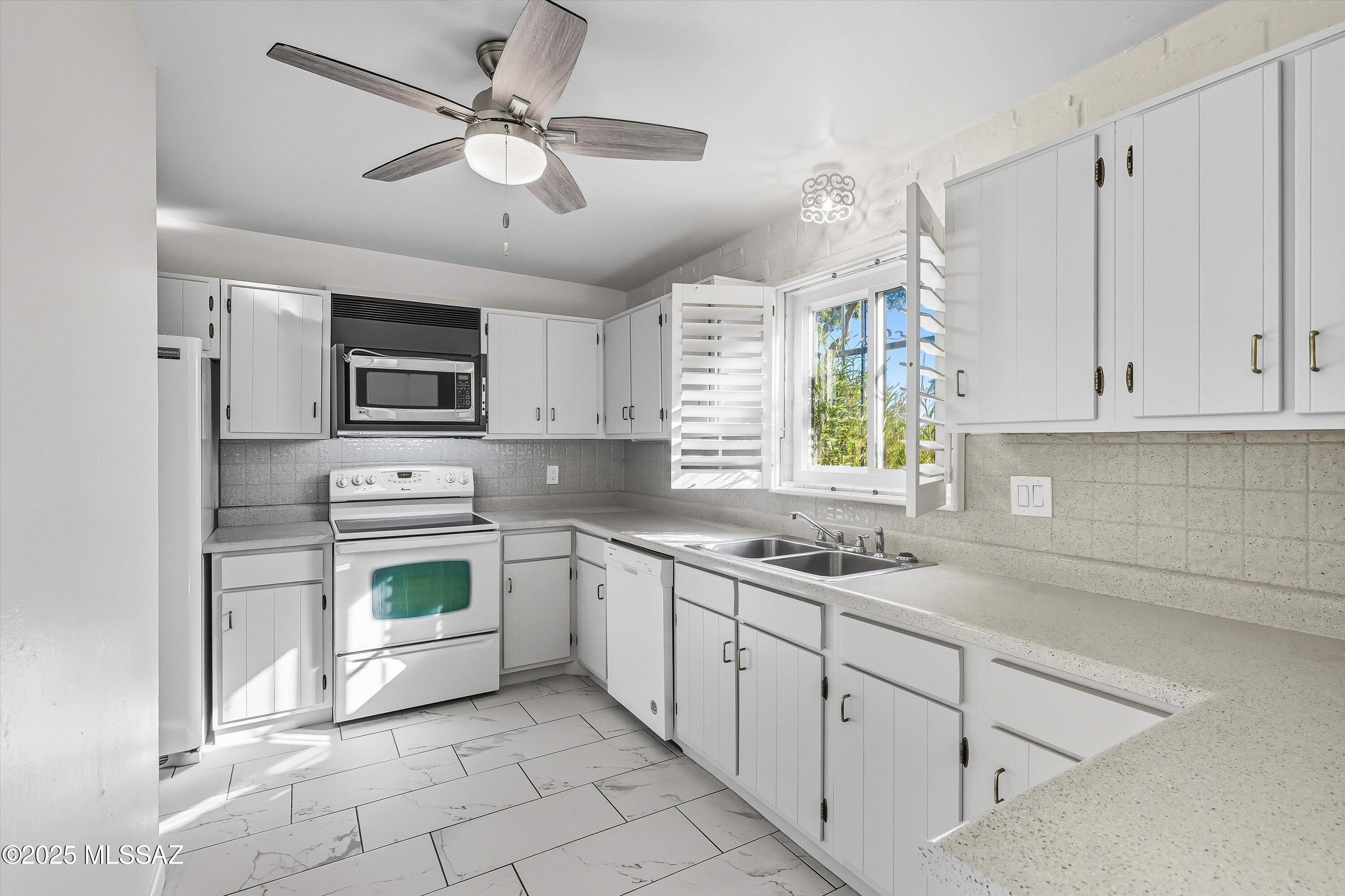 700 W Roller Coaster Road