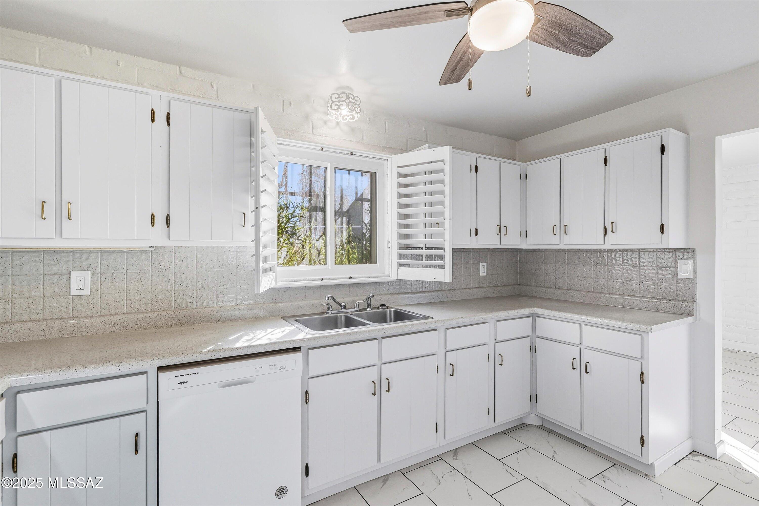 700 W Roller Coaster Road