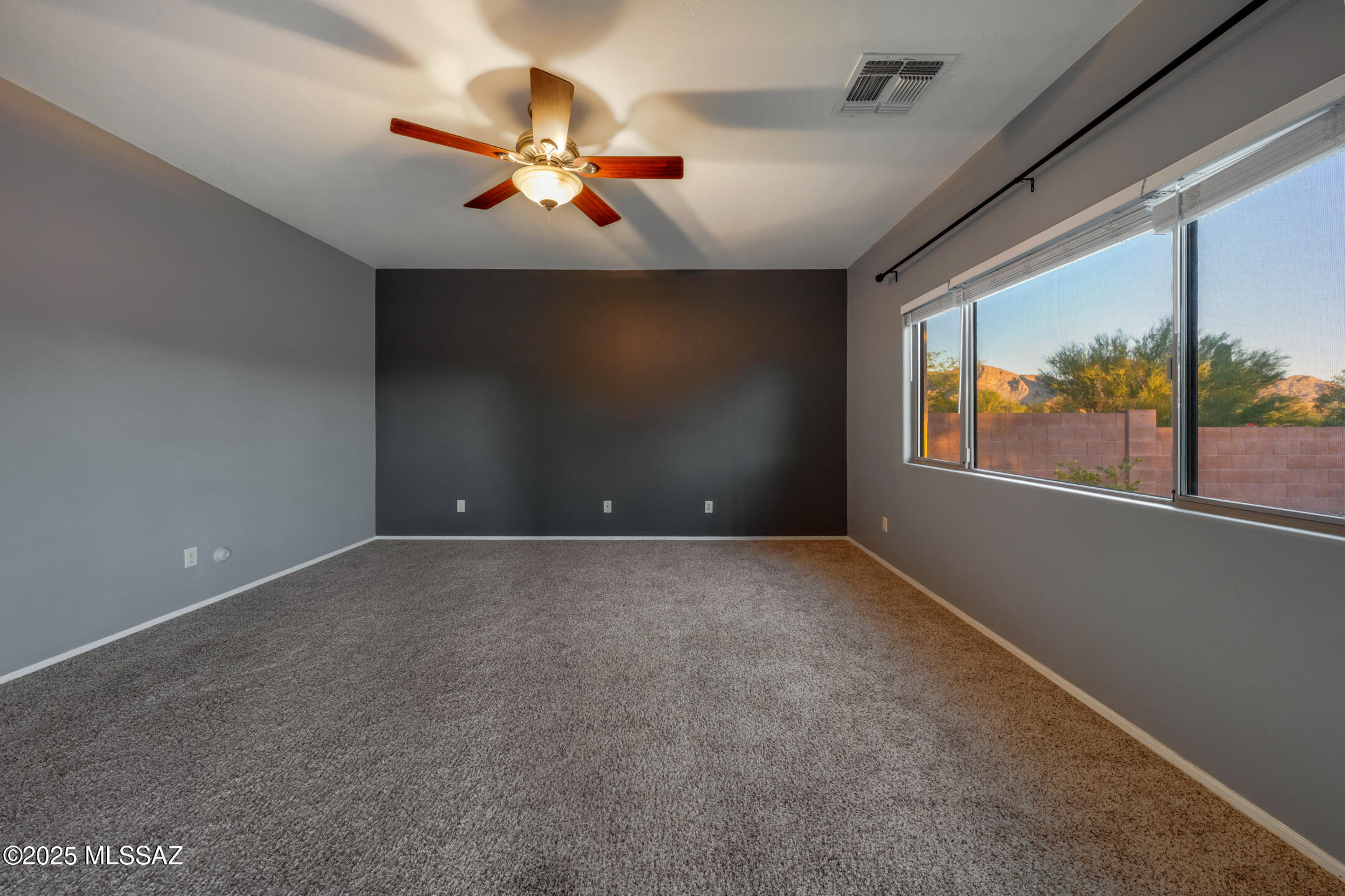 1419 W Red Creek Drive