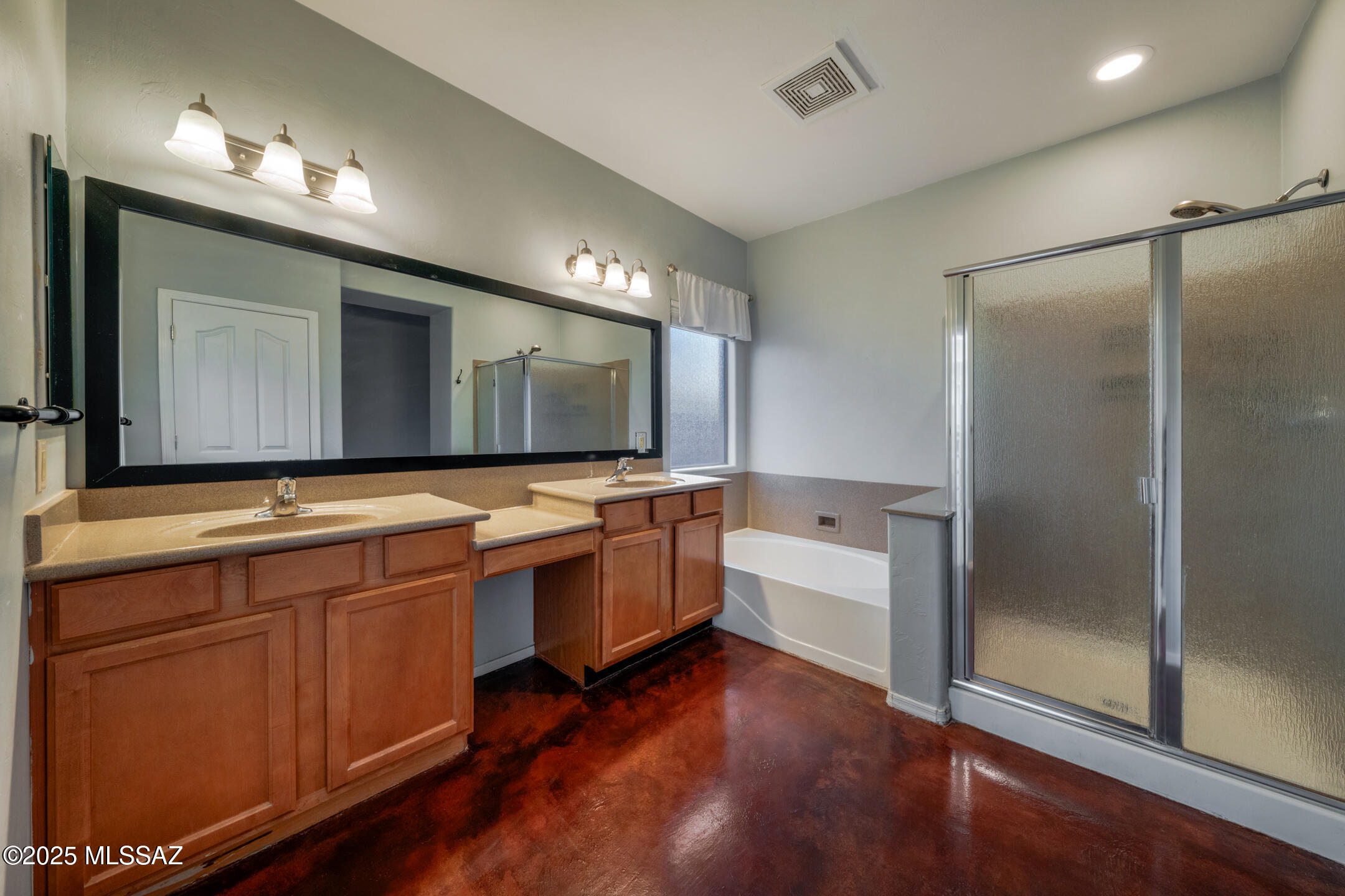 1419 W Red Creek Drive