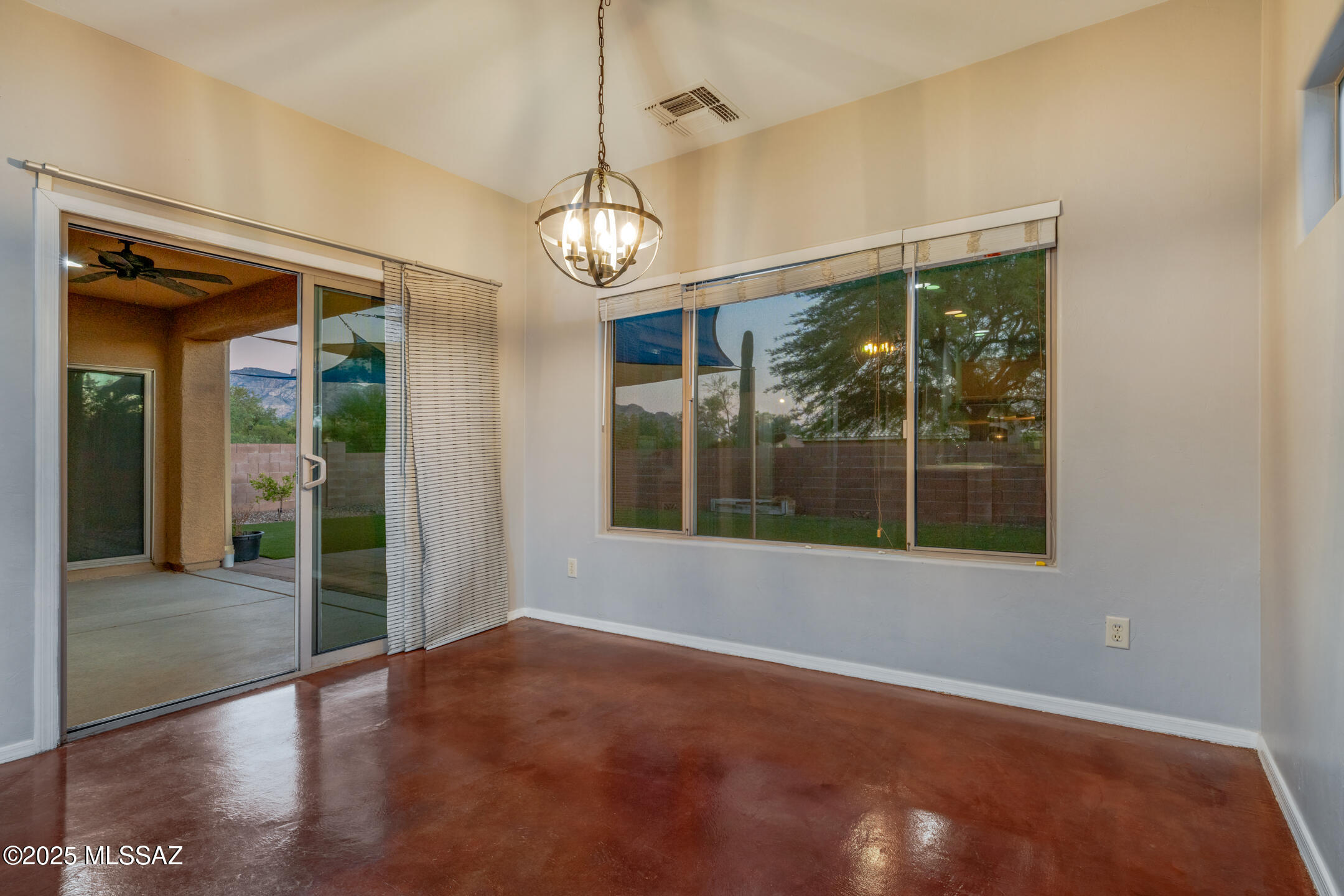 1419 W Red Creek Drive