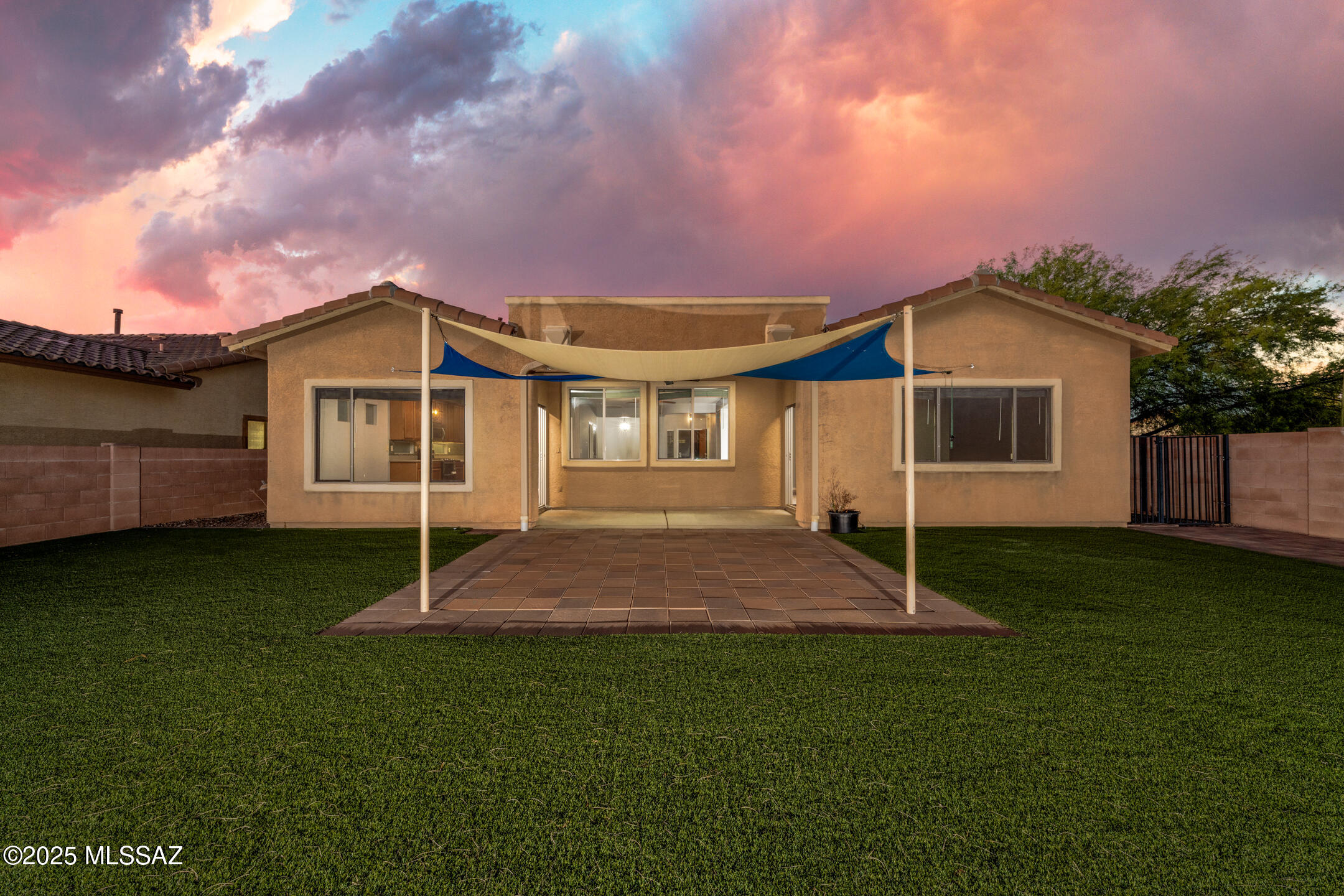 1419 W Red Creek Drive