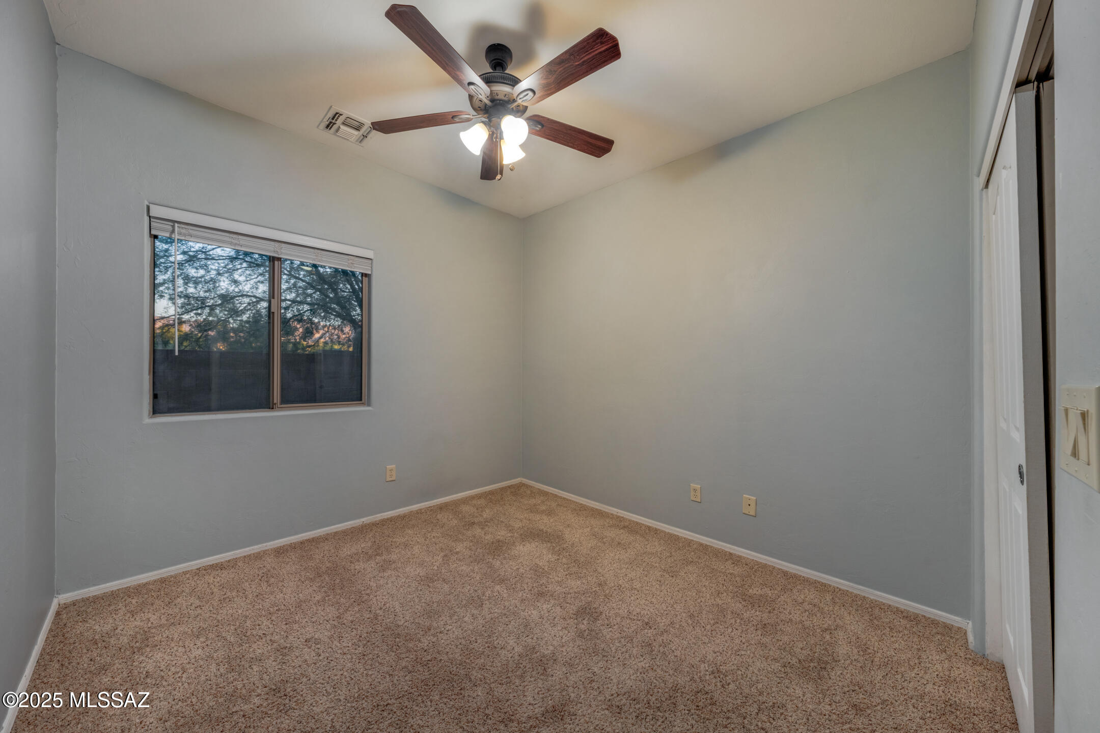 1419 W Red Creek Drive