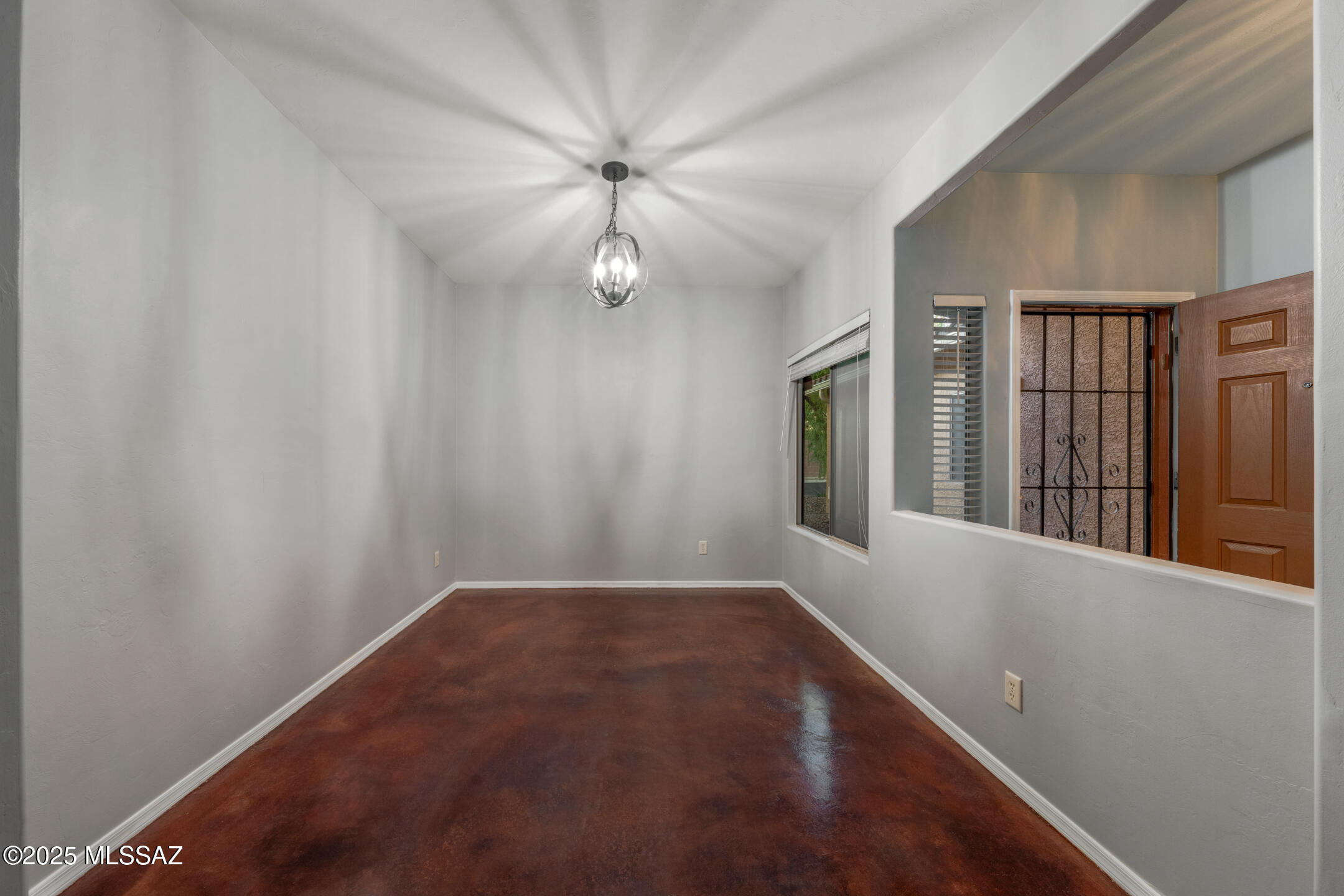 1419 W Red Creek Drive