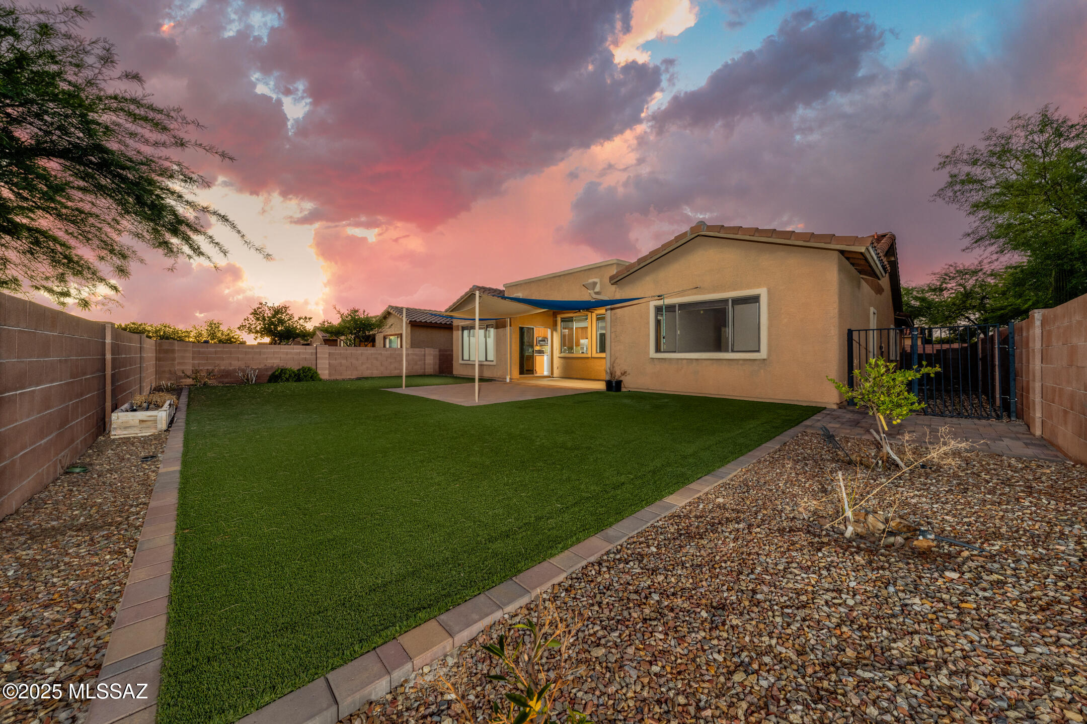 1419 W Red Creek Drive