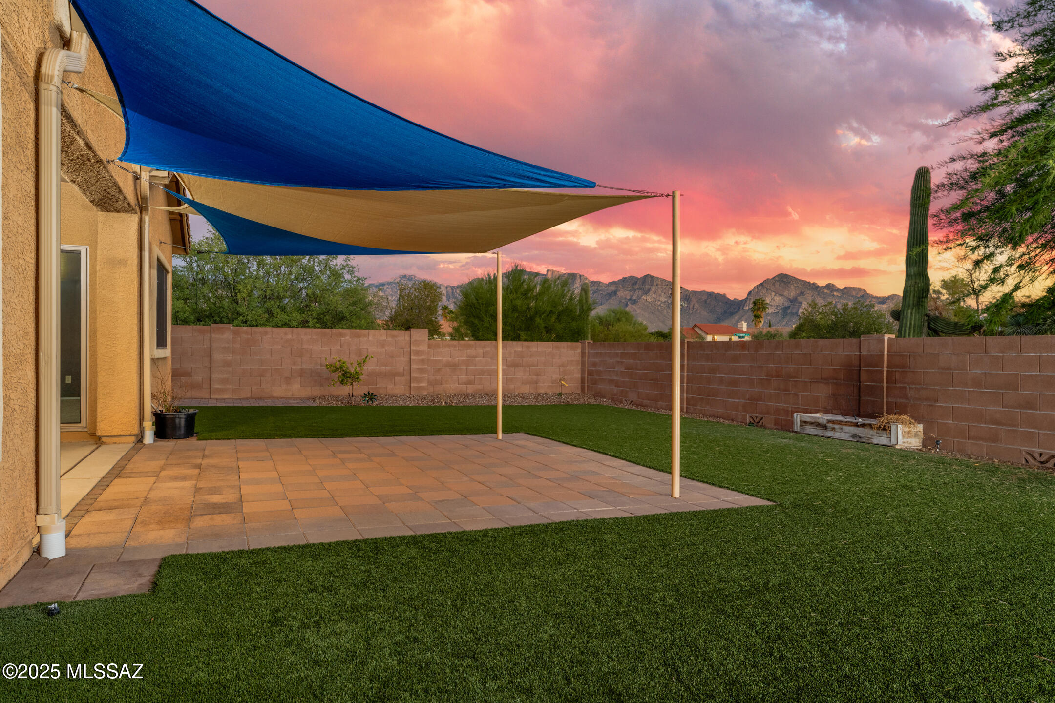 1419 W Red Creek Drive