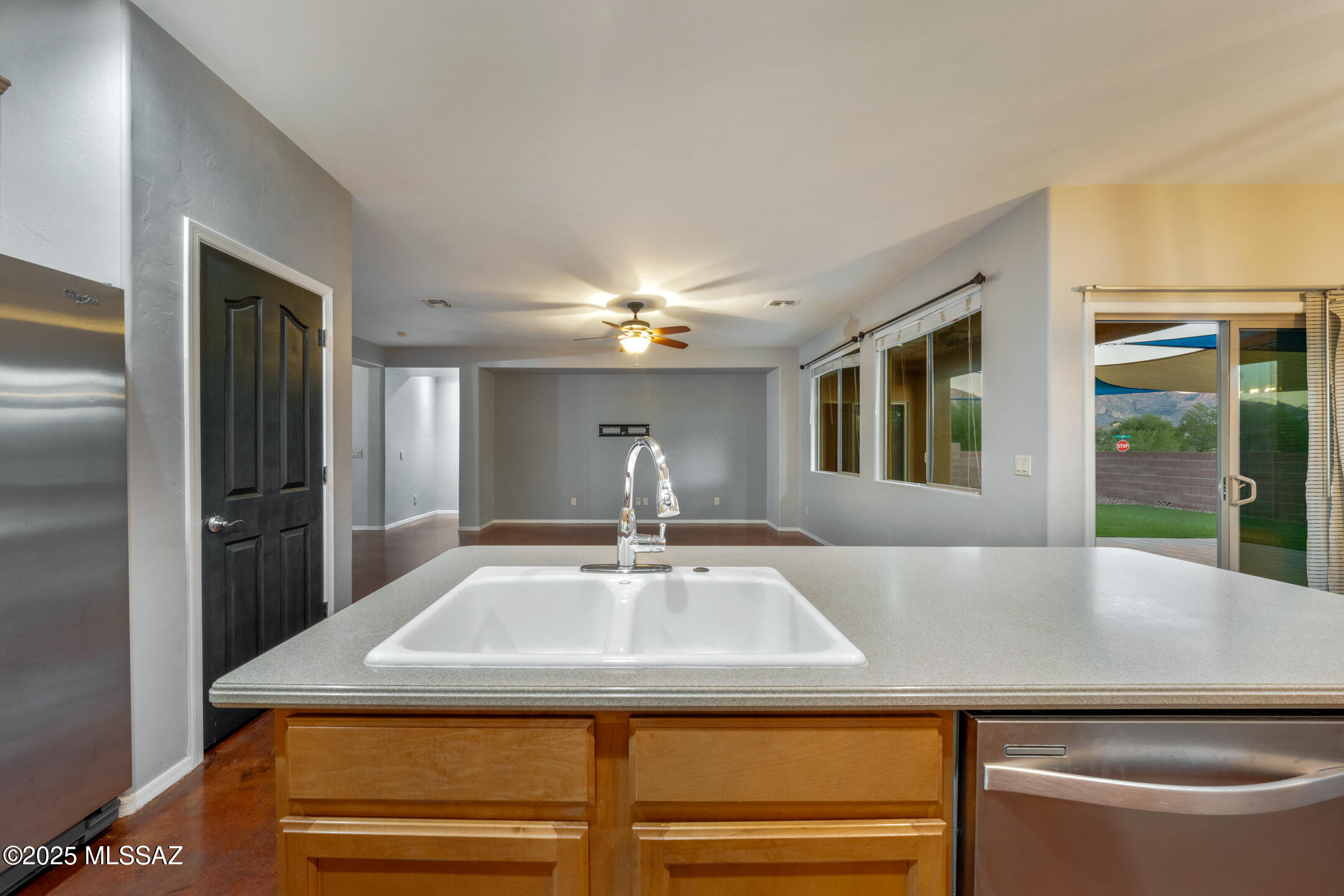 1419 W Red Creek Drive